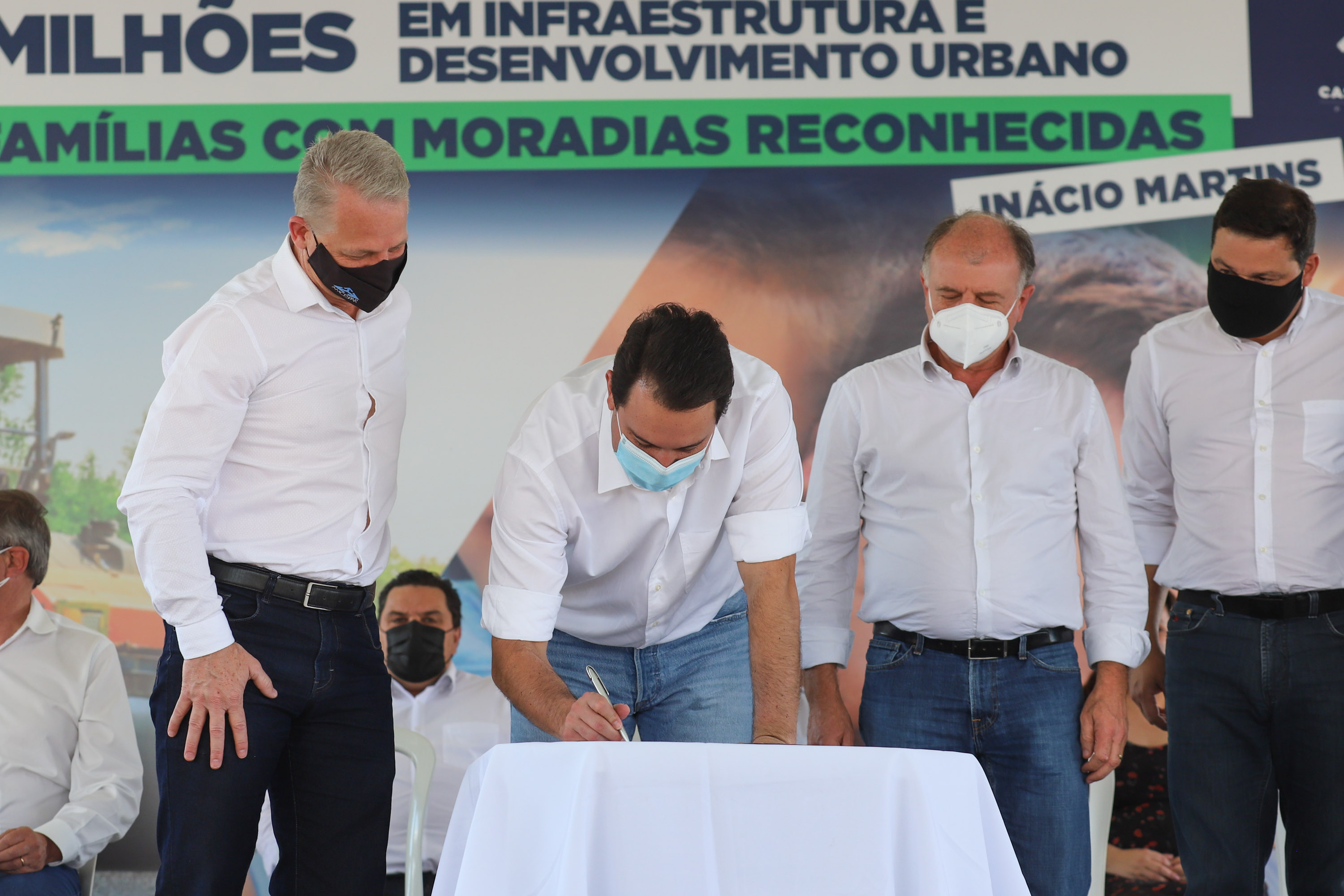Inacio Martins O governador Carlos Massa Ratinho Junior entrega nesta sexta-feira (24), para Inácio Martins, no Centro-Sul do Estado, 202 títulos de regularização fundiária para moradores do bairro São Roque. E tambem libera R$ 2 milhões para pavimentação de vias. 24/09/2021 - Foto: Geraldo Bubniak/AEN