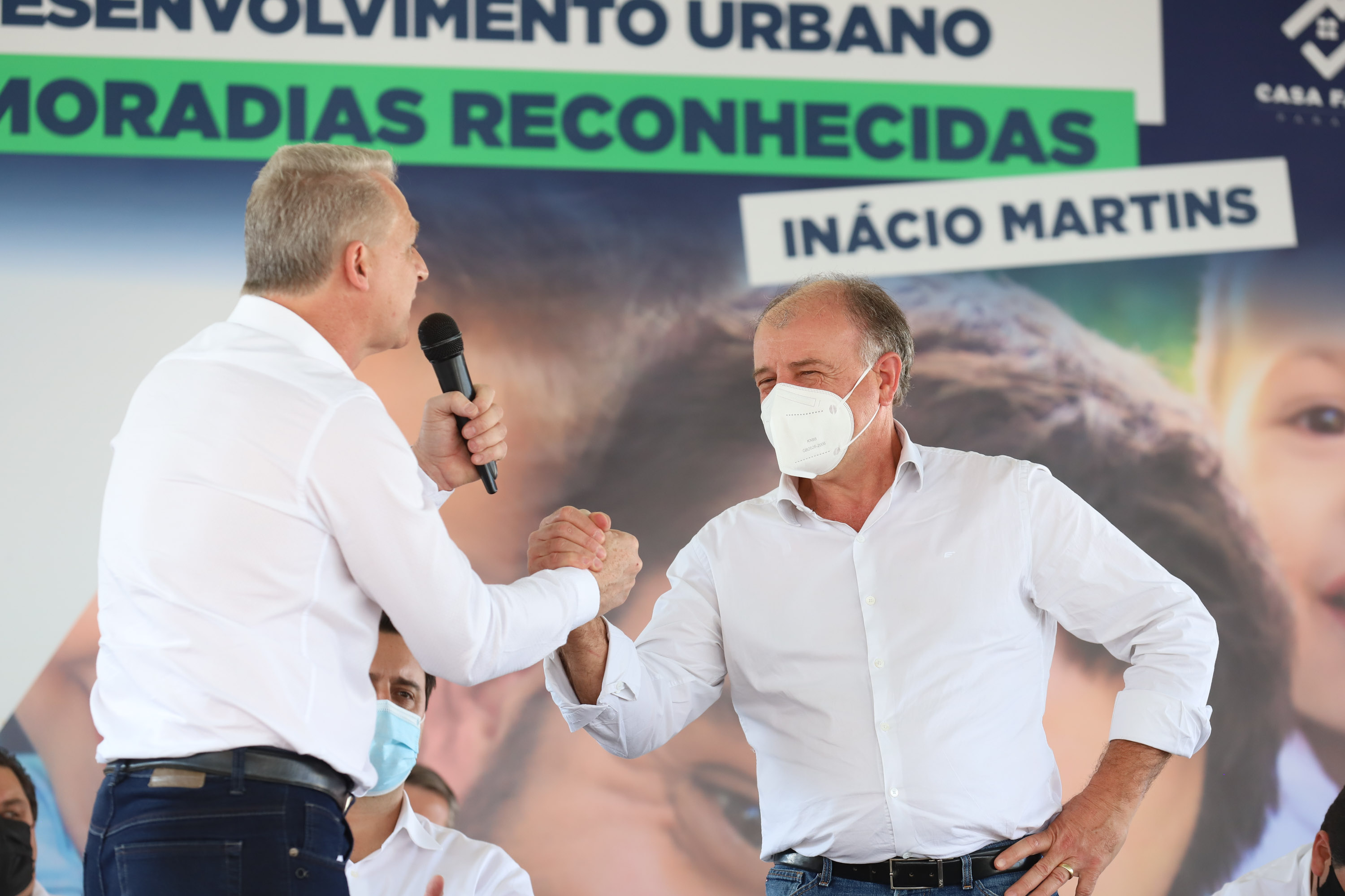 Inacio Martins O governador Carlos Massa Ratinho Junior entrega nesta sexta-feira (24), para Inácio Martins, no Centro-Sul do Estado, 202 títulos de regularização fundiária para moradores do bairro São Roque. E tambem libera R$ 2 milhões para pavimentação de vias. Na foro o prefeito Junior Benato 24/09/2021 - Foto: Geraldo Bubniak/AEN