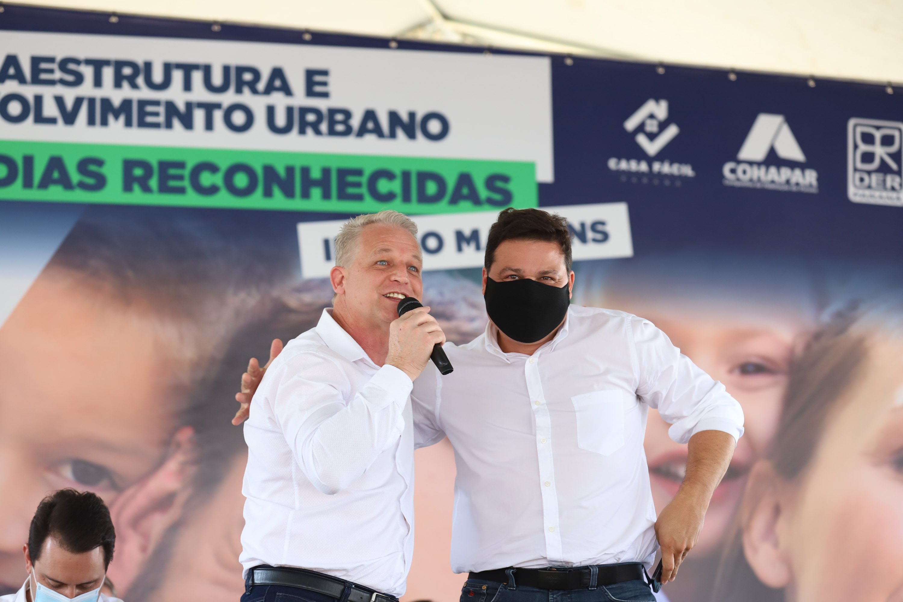 Inacio Martins O governador Carlos Massa Ratinho Junior entrega nesta sexta-feira (24), para Inácio Martins, no Centro-Sul do Estado, 202 títulos de regularização fundiária para moradores do bairro São Roque. E tambem libera R$ 2 milhões para pavimentação de vias. Na foro o prefeito Junior Benato 24/09/2021 - Foto: Geraldo Bubniak/AEN