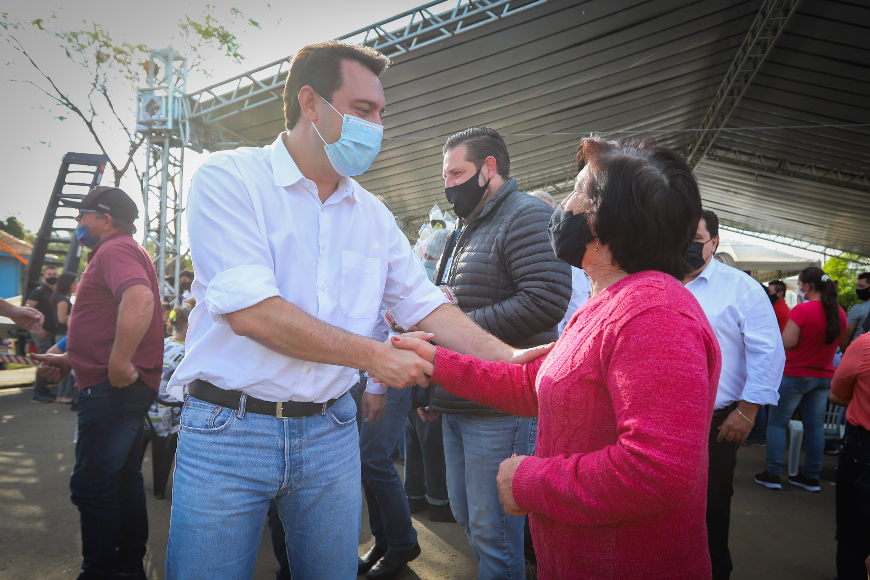 Inacio Martins O governador Carlos Massa Ratinho Junior entrega nesta sexta-feira (24), para Inácio Martins, no Centro-Sul do Estado, 202 títulos de regularização fundiária para moradores do bairro São Roque. E tambem libera R$ 2 milhões para pavimentação de vias. 24/09/2021 - Foto: Geraldo Bubniak/AEN