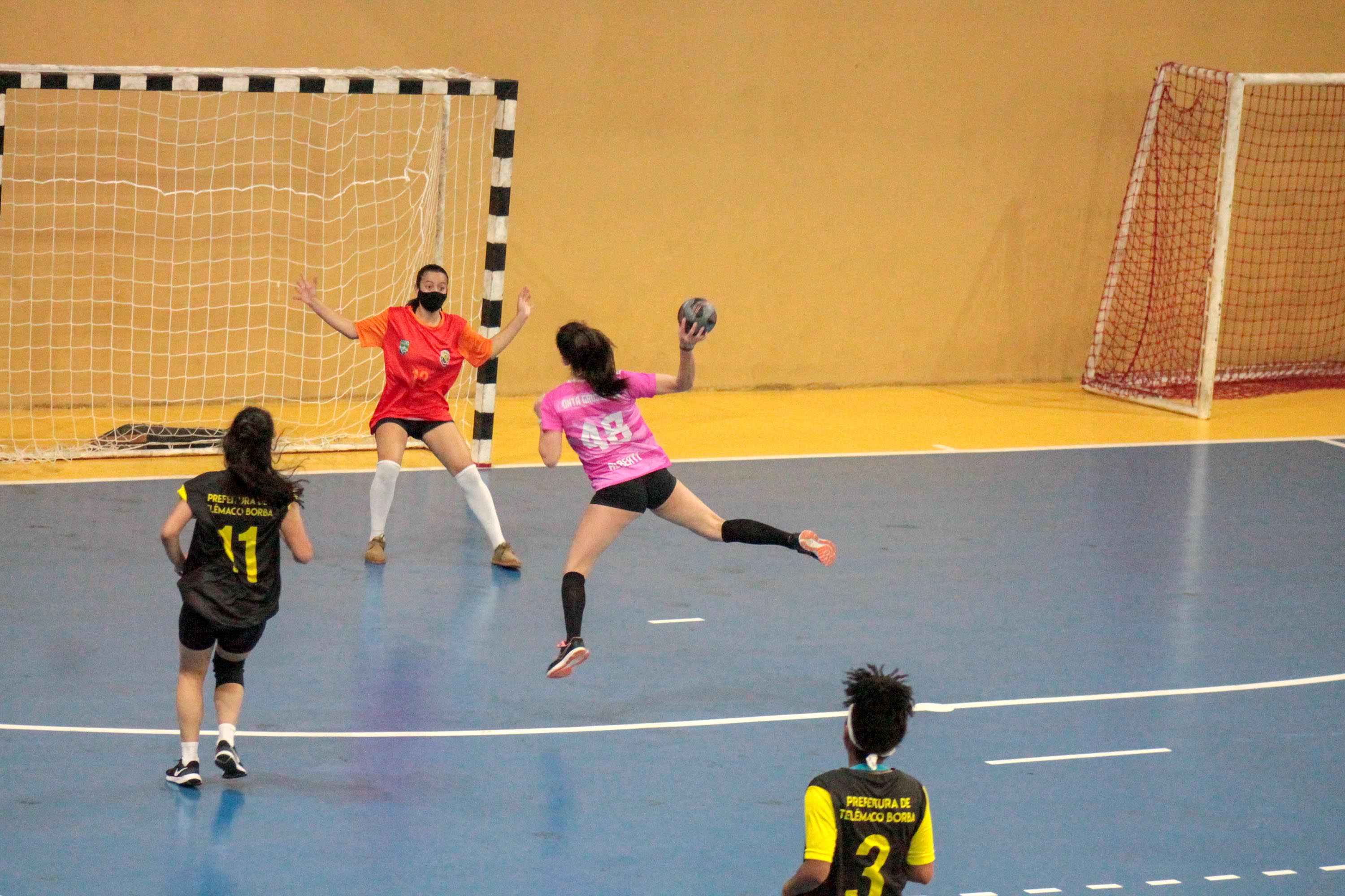 A 33ª edição dos dos Jogos da Juventude do Paraná seguiu com as suas competições no último final de semana. As 12 regionais tiveram partidas de futsal, basquete, handebol e vôlei. Ao todo, foram 270 jogos, sendo 133 do futsal, 66 do vôlei, 37 do handebol e 34 do basquete.  -  Curitiba, 27/09/2021  -  Foto: Paraná Esporte