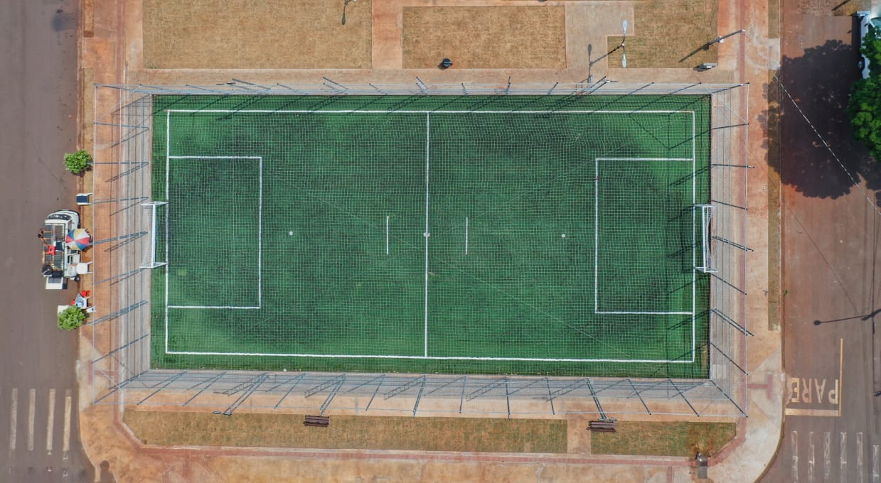 O governador Carlos Massa Ratinho Junior participou nesta quinta-feira (30), em Rolândia, na Região Norte, da inauguração de duas unidades do Meu Campinho, um dos principais programas de esporte e lazer do Governo do Estado. Ele anunciou  também a liberação de R$ 1.799.678,06 para a retomada da construção de um novo Centro Municipal de Educação Infantil (CMEI). 
Foto: Alessandro Vieira/SEDEST