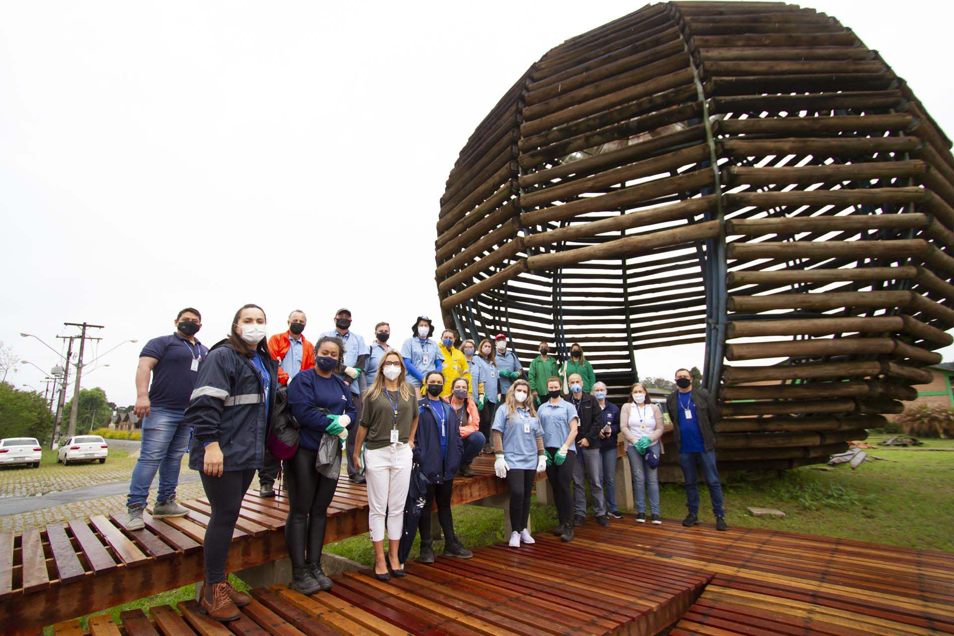 Voluntários da Sanepar e parceiros retiraram cerca de uma tonelada de resíduos da Barragem do Passaúna e do entorno, na manhã desta quinta-feira (30), em Curitiba. O trabalho foi feito com caiaques, stand-ups, canoas e até bicicleta. Participaram cerca de 75 pessoas, da Prefeitura de Curitiba, Rotary Club, Passaúna Paddle Club e da comunidade. -  Curitiba, 30/09/2021  -  Foto: André Thiago/Sanepar
