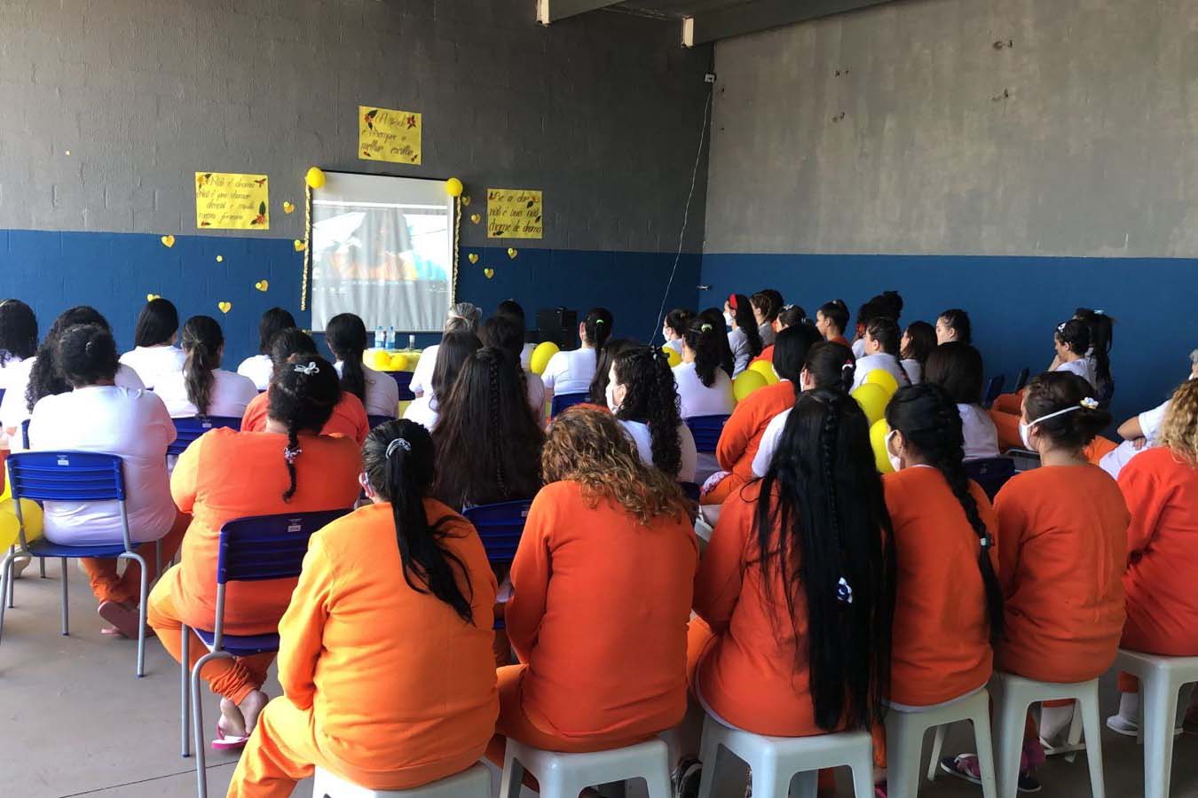 O Departamento Penitenciário do Paraná encerra nesta quinta-feira (30), as atividades da campanha setembro amarelo, que tem como objetivo promover ações de valorização da vida e o combate ao suicídio no sistema prisional. Durante todo o mês, presos e servidores, receberam informações e debateram sobre o tema por meio de uma série de ações. -  Curitiba, 30/09/2021  -  Foto: DEPEN-PR