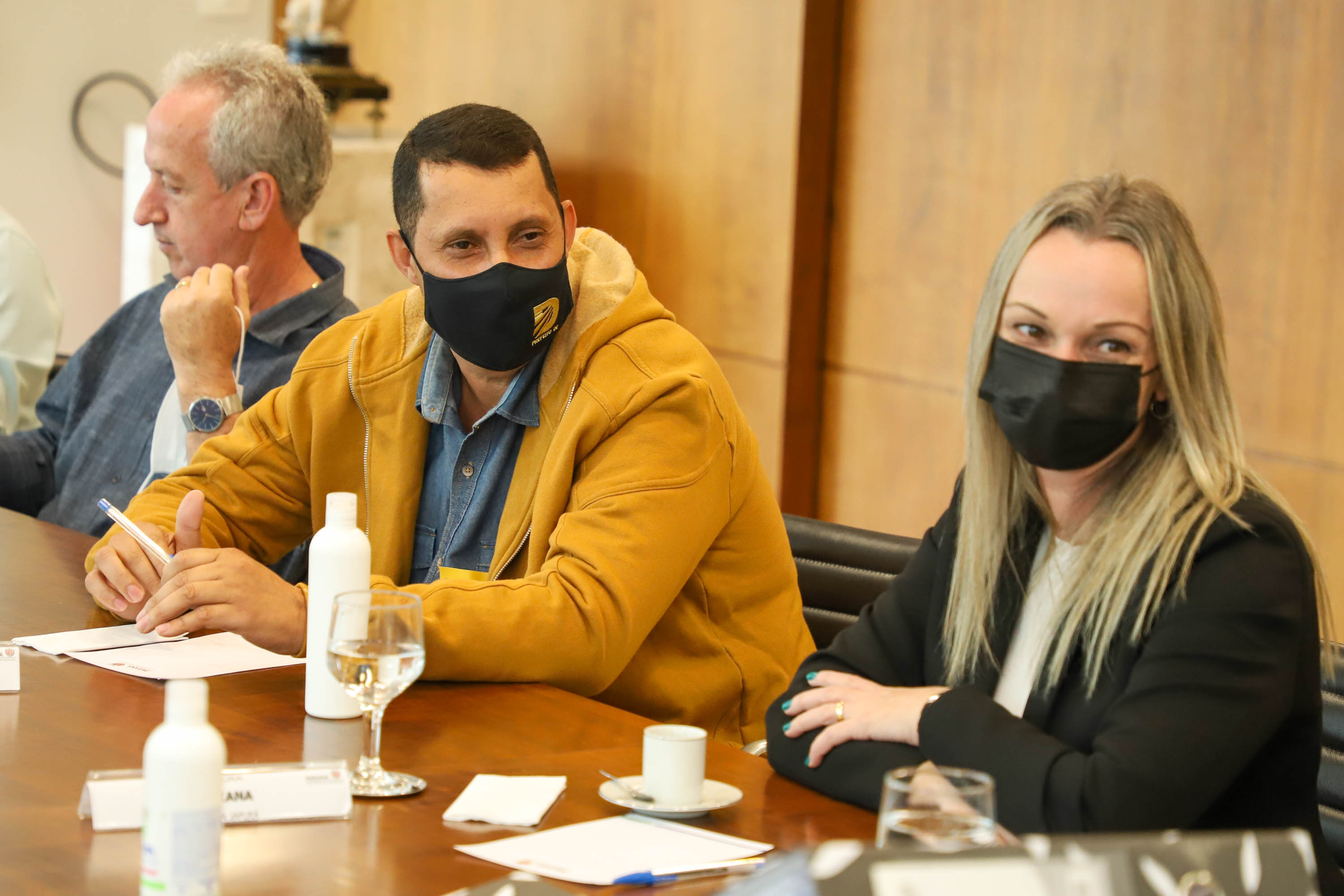 Governador Carlos Massa Ratinho Junior recebe projeto da ponte do Rio Ivai.  -  Curitiba, 04/10/2021  -  Foto: Ari Dias/ AEN.