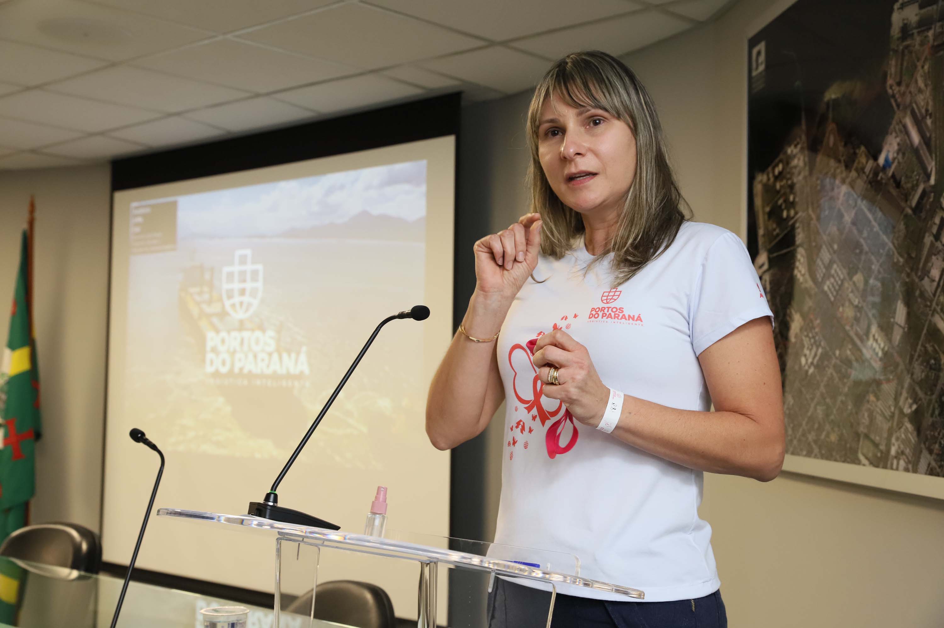 Para o Outubro Rosa deste ano a Portos do Paraná desenvolveu quatro vídeos-depoimentos de mulheres que passaram ou ainda enfrentam um câncer de mama. A programação alusiva ao mês de conscientização sobre a doença terminou ontem (6), mas as produções serão utilizadas no trabalho contínuo de sensibilização. Foto: Claudio Neves/Portos do Paraná