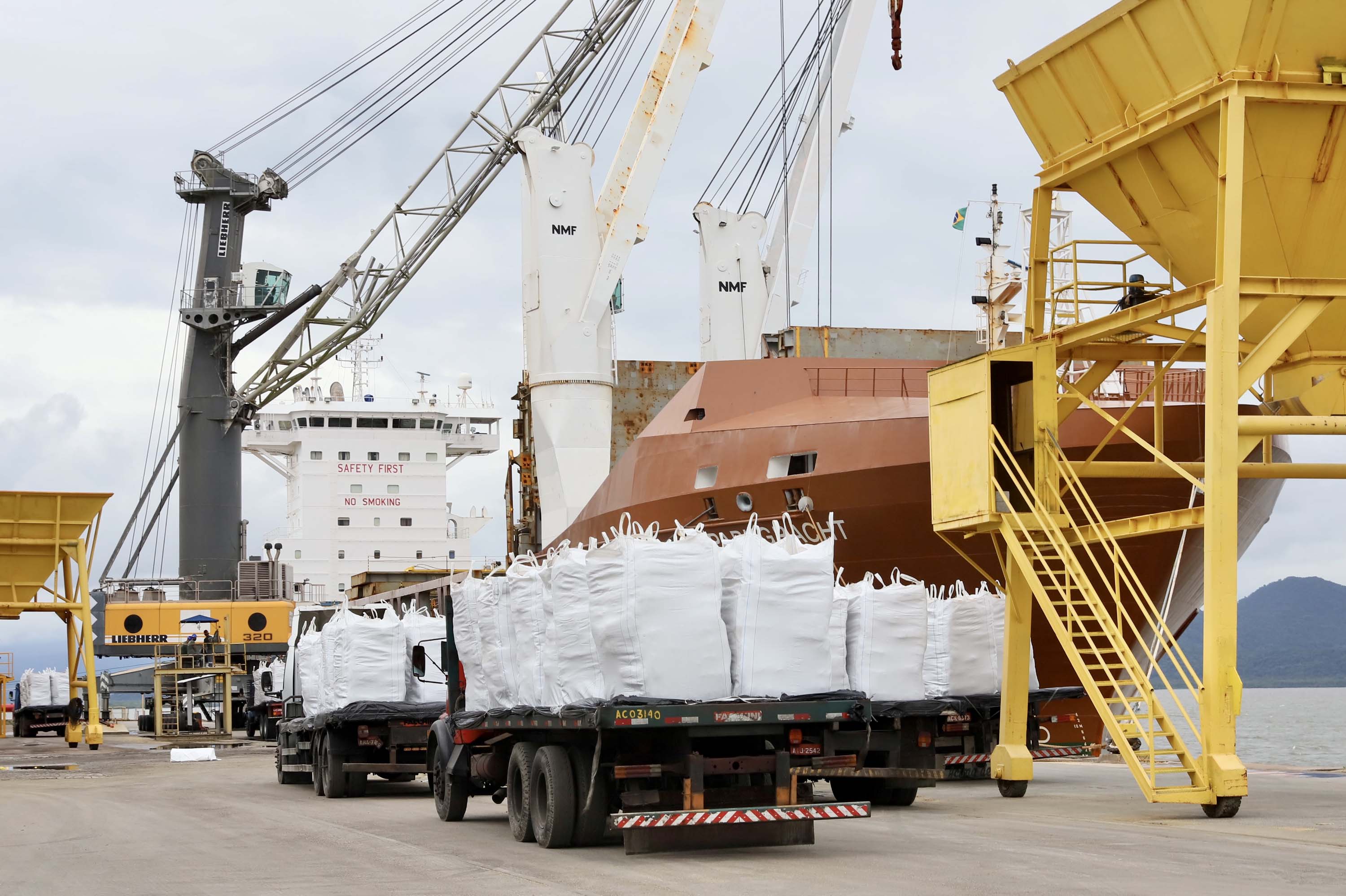 Portos do Paraná fecham setembro com um volume de 44,5 milhões de cargas movimentadas no ano. Foto: Claudio Neves/Portos do Paraná
