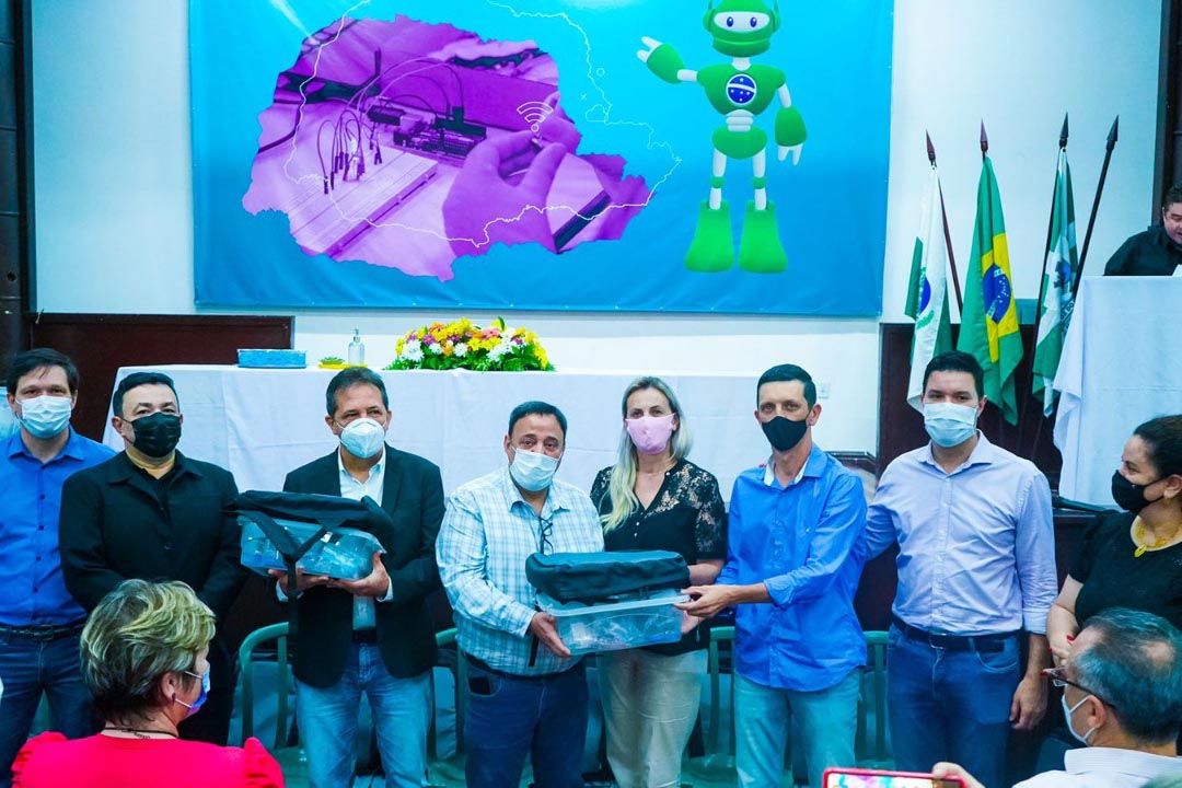 Kits de robótica são entregues para escolas de mais 42 municípios . Foto: Guilherme Flores/Casa Civil