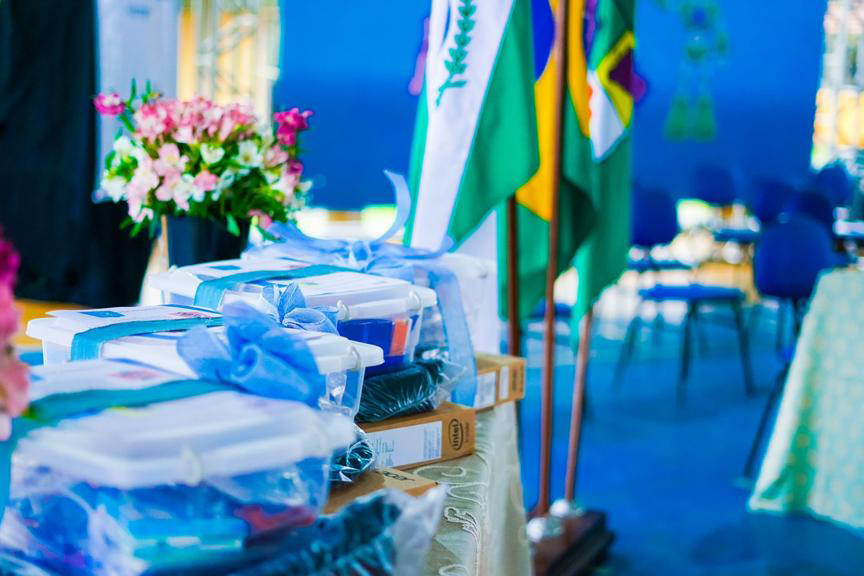 Mais 13 colégios estaduais de oito municípios receberam nesta segunda-feira (18) 117 kits educacionais de robótica — nove para cada instituição de ensino. Foram contempladas, desta vez, escolas do Núcleo Regional de Educação (NRE) da Área Metropolitana Norte. A cerimônia de entrega dos kits aconteceu no Colégio Estadual Altair da Silva Leme, em Colombo. Foto: Guilherme Flores/Casa Civil