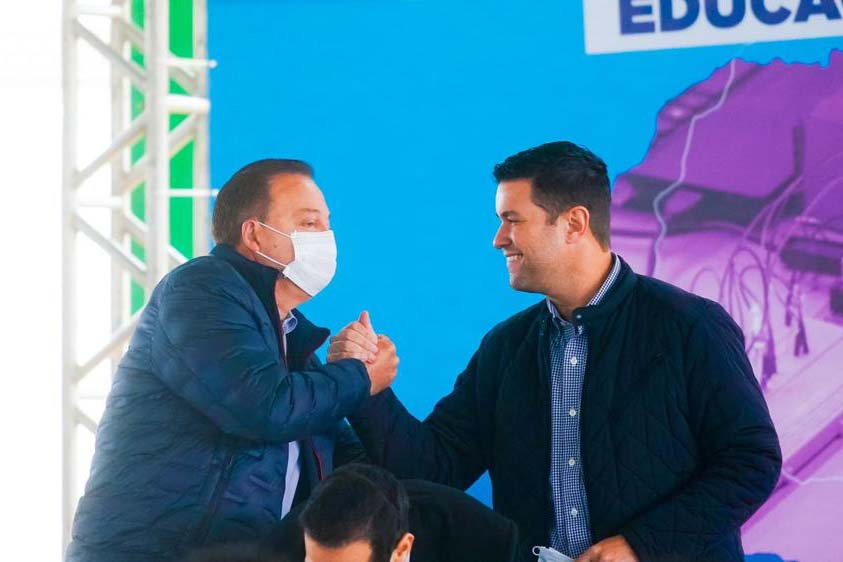 Mais 13 colégios estaduais de oito municípios receberam nesta segunda-feira (18) 117 kits educacionais de robótica — nove para cada instituição de ensino. Foram contempladas, desta vez, escolas do Núcleo Regional de Educação (NRE) da Área Metropolitana Norte. A cerimônia de entrega dos kits aconteceu no Colégio Estadual Altair da Silva Leme, em Colombo. Foto: Guilherme Flores/Casa Civil