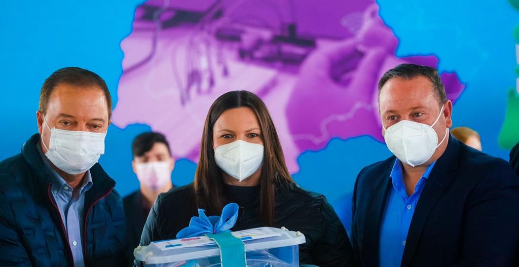 Mais 13 colégios estaduais de oito municípios receberam nesta segunda-feira (18) 117 kits educacionais de robótica — nove para cada instituição de ensino. Foram contempladas, desta vez, escolas do Núcleo Regional de Educação (NRE) da Área Metropolitana Norte. A cerimônia de entrega dos kits aconteceu no Colégio Estadual Altair da Silva Leme, em Colombo. Foto: Guilherme Flores/Casa Civil