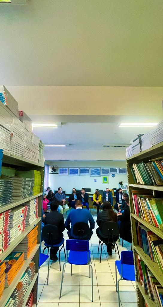 Mais 13 colégios estaduais de oito municípios receberam nesta segunda-feira (18) 117 kits educacionais de robótica — nove para cada instituição de ensino. Foram contempladas, desta vez, escolas do Núcleo Regional de Educação (NRE) da Área Metropolitana Norte. A cerimônia de entrega dos kits aconteceu no Colégio Estadual Altair da Silva Leme, em Colombo. Foto: Guilherme Flores/Casa Civil