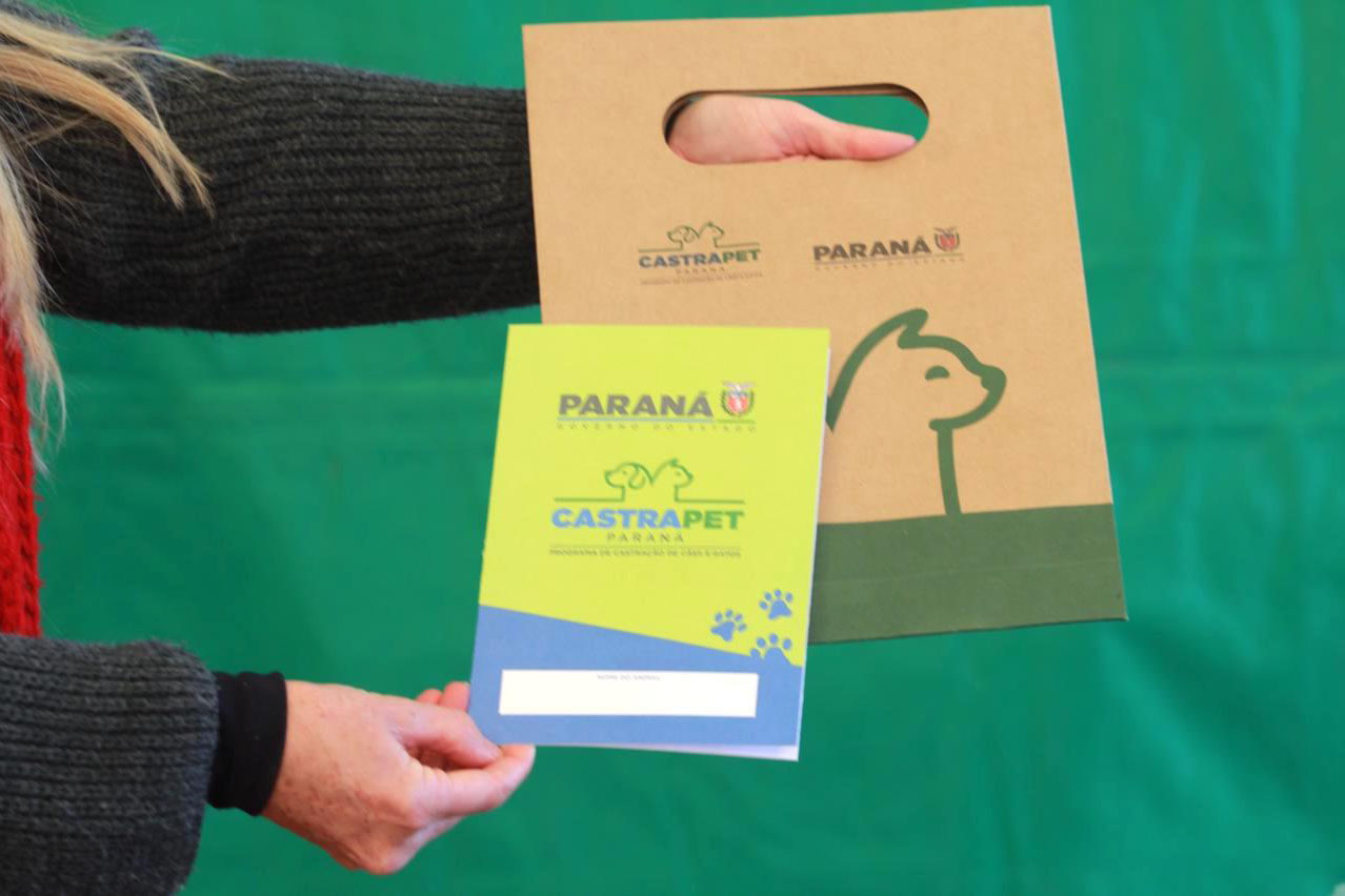 Em três municípios do Norte Pioneiro do Estado, 463 animais são aguardados para o Programa Permanente de Esterilização de Cães e Gatos ? CastraPet Paraná até o final deste mês. A ação é promovida pela Secretaria do Desenvolvimento Sustentável e do Turismo (Sedest), em parceria com os municípios, que realizam o cadastro das famílias beneficiadas. - Curitiba, 18/10/2021 - Foto: SEDEST