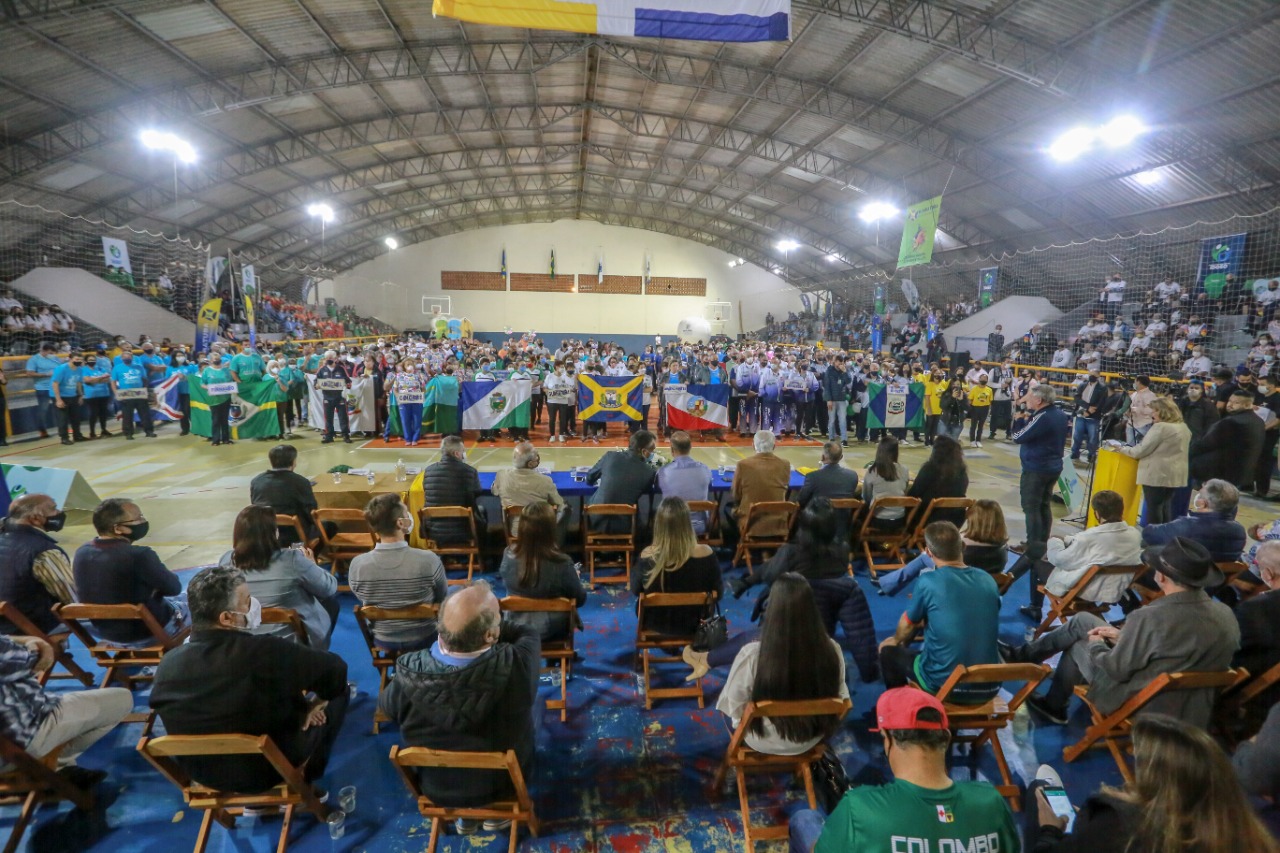 Abertura dos Jogos da Integração do Idoso, em Guaratuba. Foto: Valdelino Pontes/AEN