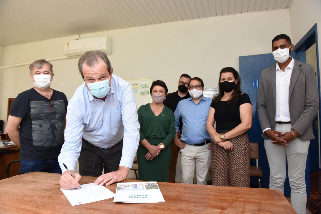 O superintendente de Ciência, Tecnologia e Ensino Superior, Aldo Nelson Bona, assinou na quinta-feira (21) a liberação de recursos da ordem de R$ 259 mil para a implantação do Parque de Cultura, Extensão e Inovação da Universidade Estadual do Norte do Paraná (UENP). - Curitiba, 22/10/2021 - Foto: SETI