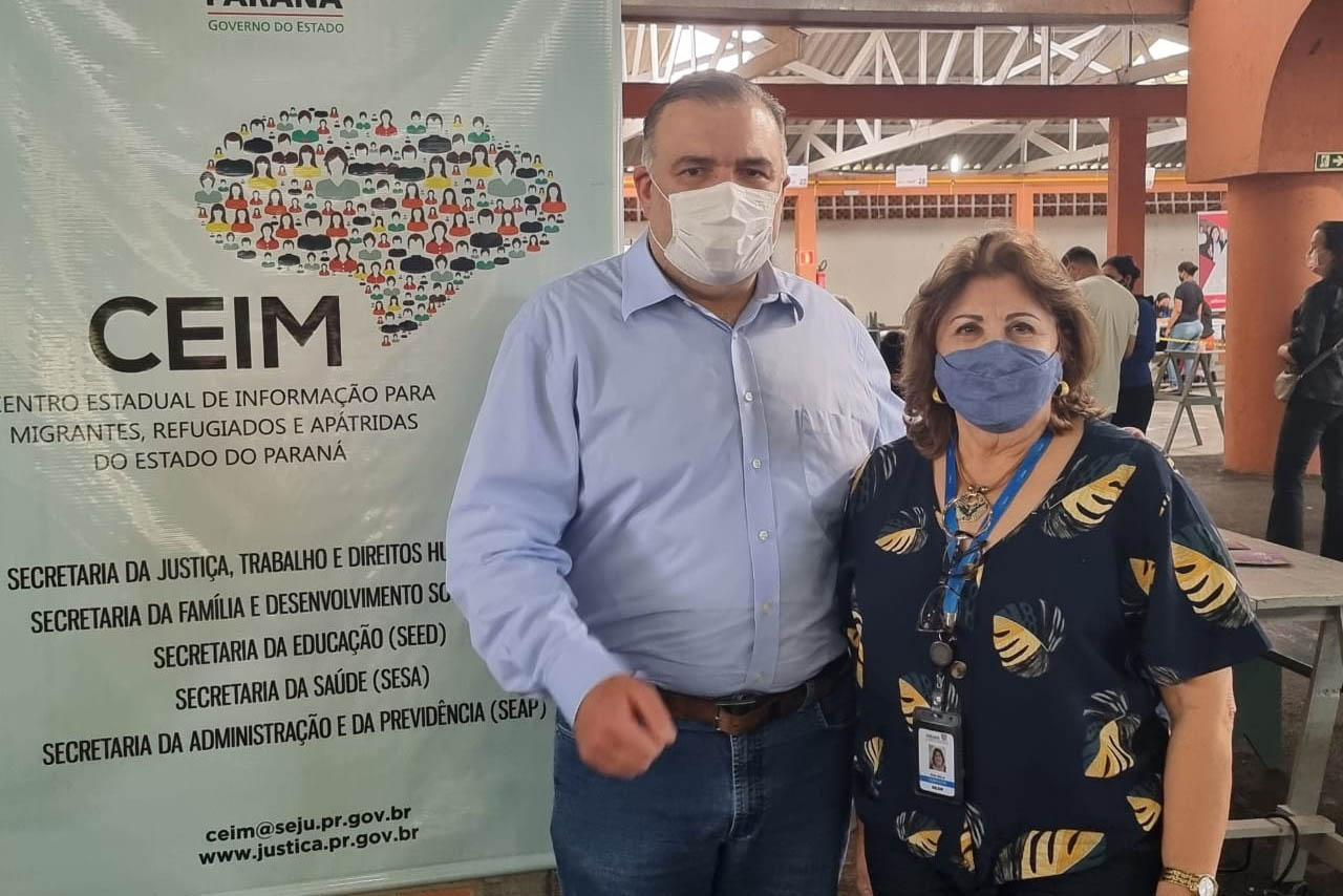 Mais de 900 pessoas saíram empregadas do mutirão de empregos, realizado nesta sexta-feira (22) no bairro de Santa Felicidade, em Curitiba. Foram cerca de 1.600 vagas com carteira assinada oferecidas pelas 40 empresas presentes ao evento. - Curitiba, 22/10/2021 - Foto: SEJUF