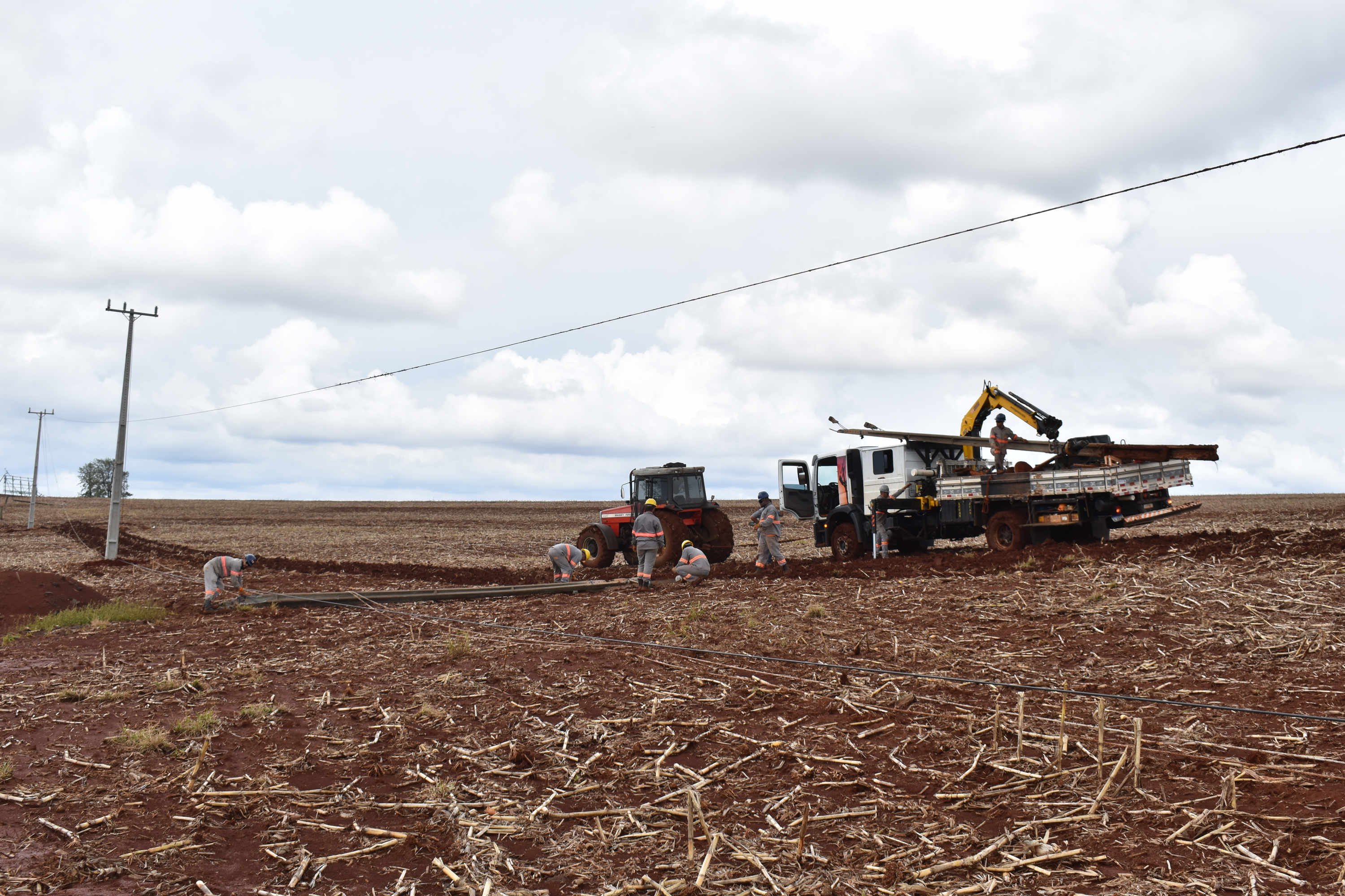 Copel avança na recomposição dos estragos causados pelo temporal. FOTO: Copel