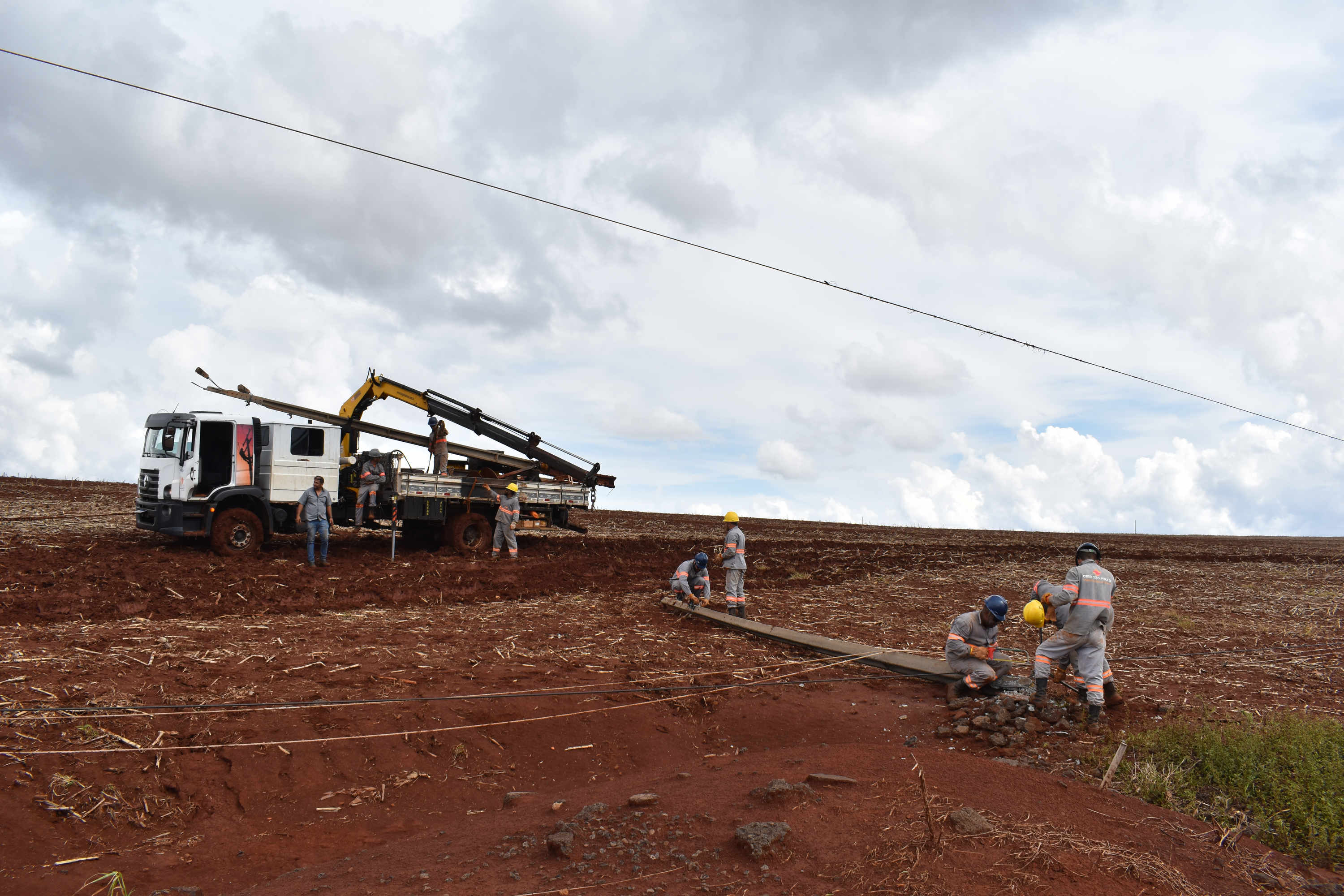 Copel avança na recomposição dos estragos causados pelo temporal. FOTO: Copel