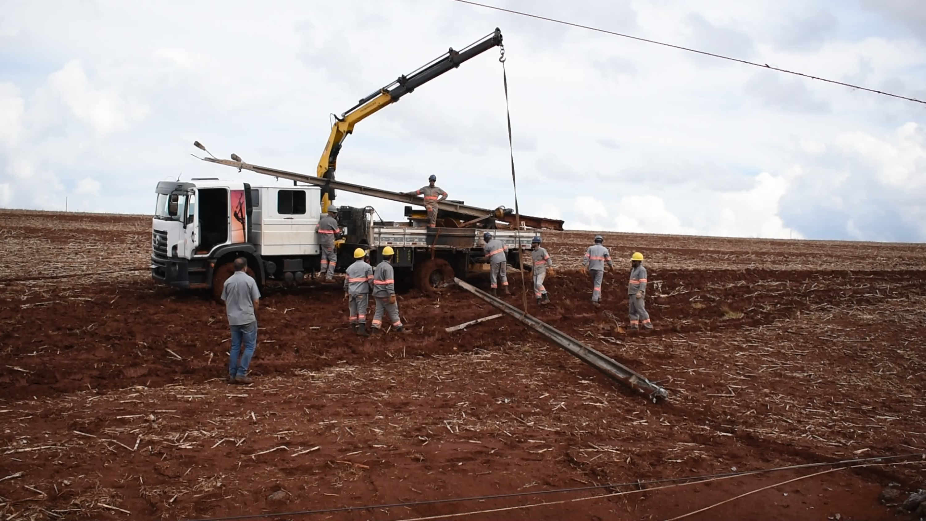 Copel avança na recomposição dos estragos causados pelo temporal. FOTO: Copel