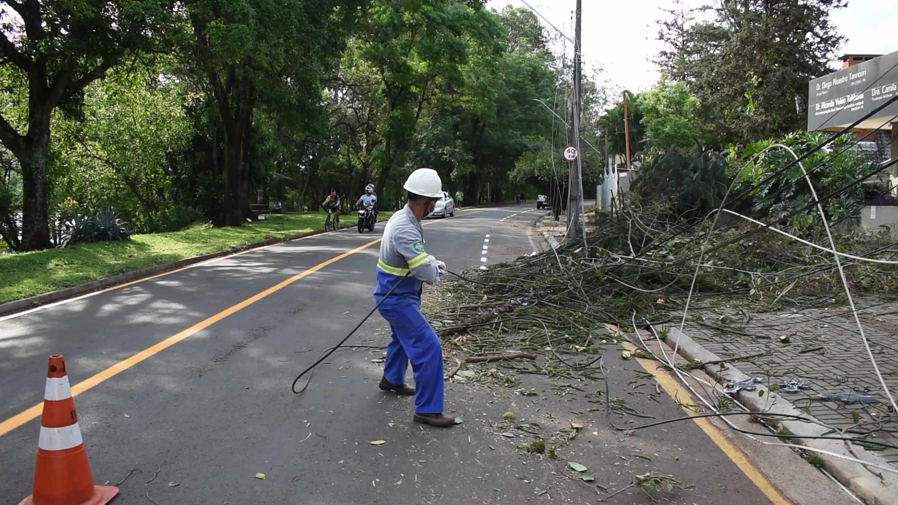 Copel avança na recomposição dos estragos causados pelo temporal. FOTO: Copel