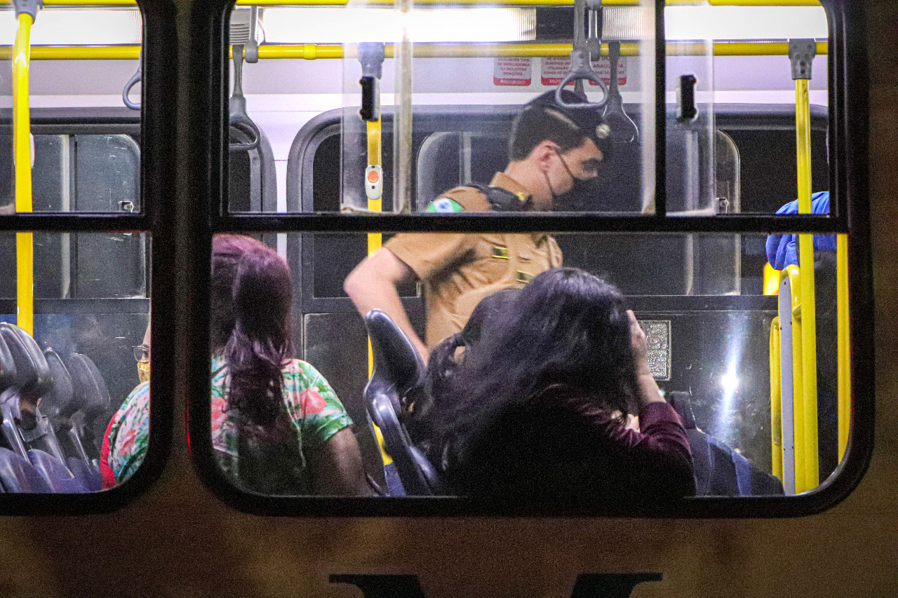 O 1º Comando Regional da Polícia Militar (1º CRPM), unidade responsável pela coordenação do Policiamento em Curitiba e na Região Metropolitana, iniciou a Operação Ônibus Seguro. - Curitiba, 25/10/2021 - Foto: PMPR