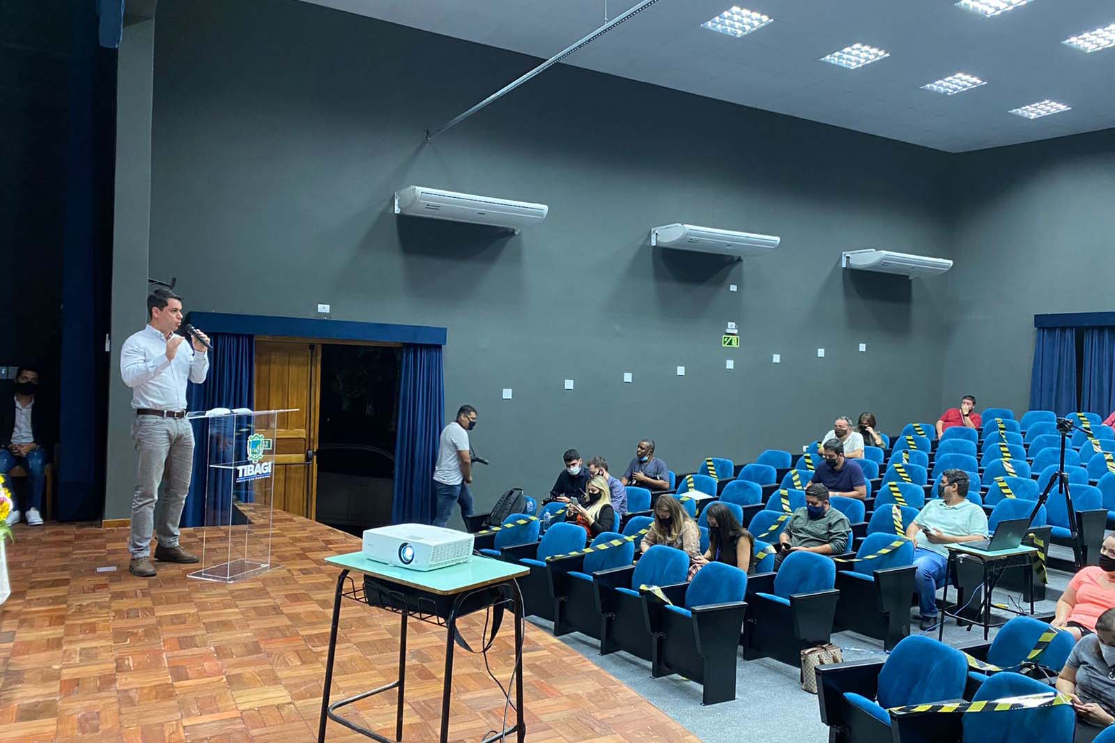 O projeto e as minutas de edital do Parque Estadual do Guartelá foram apresentados durante audiência pública realizada no município de Tibagi, nesta terça-feira (26). O evento também foi transmitido ao vivo e segue visível para a população no Youtube da Secretaria do Desenvolvimento Sustentável e do Turismo (Sedest). - Curitiba, 27/10/2021 - Foto: SEDEST