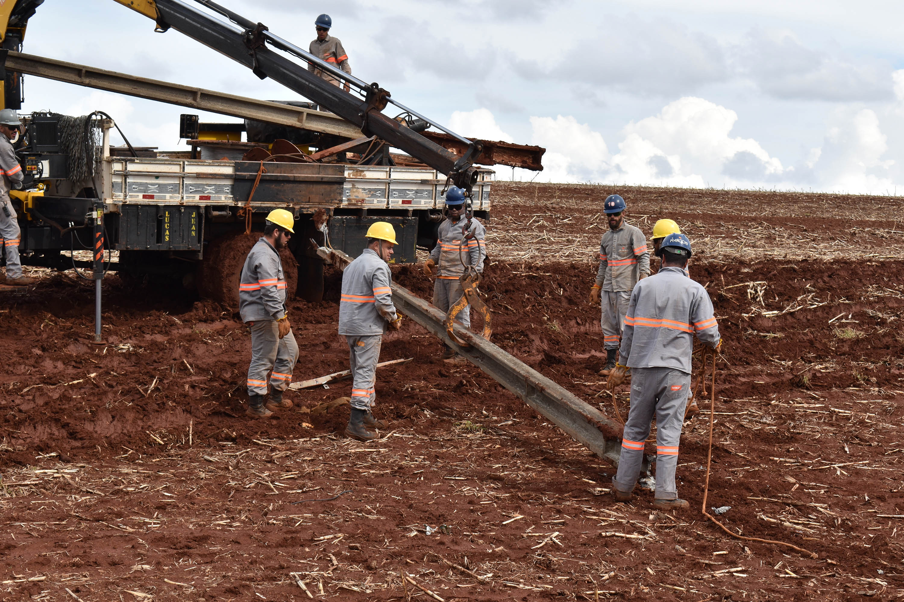 LONDRINA - Os temporais que castigaram as regiões Sudoeste, Oeste, Noroeste e Norte do Paraná no mês de outubro já causaram, somados, mais danos ao sistema elétrico da Copel do que o ciclone-bomba, evento climático excepcional que atingiu o Leste do Paraná em junho de 2020