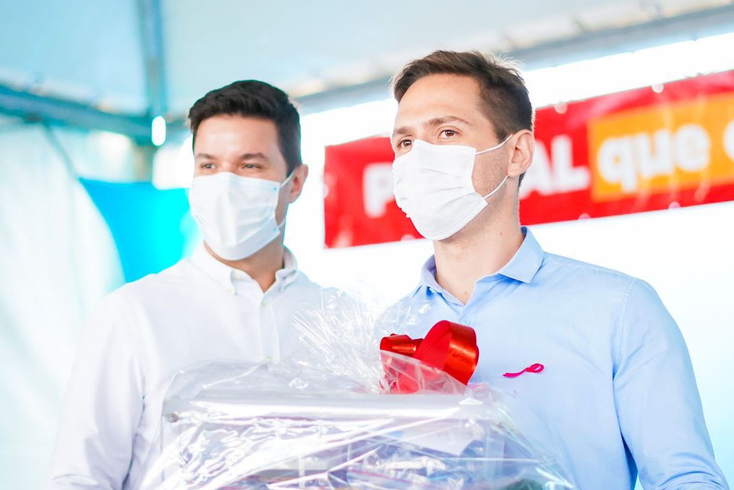 Começa nesta sexta-feira (29) uma grande campanha de mídia para divulgar o Cartão Futuro, programa do Governo do Paraná para incentivar a manutenção e a contratação de jovens aprendizes por empresas paranaenses. - Curitiba, 28/10/2021 - Foto: Guilherme Flores/Casa Civil