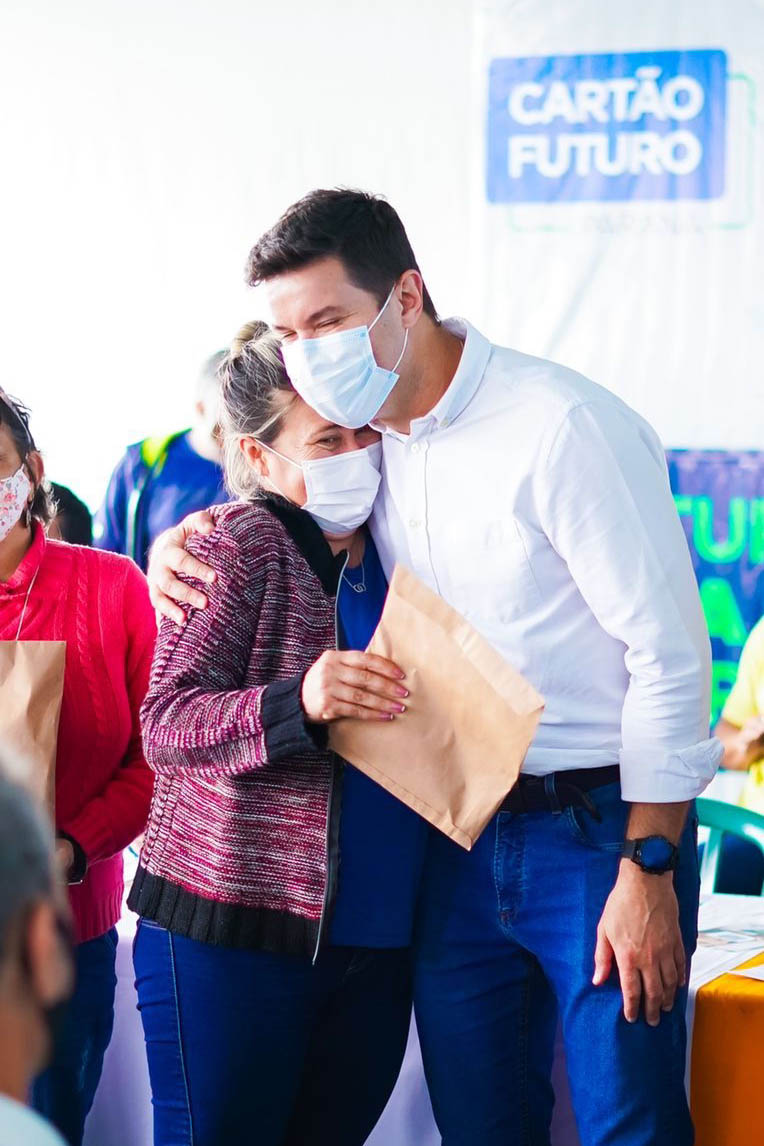 Começa nesta sexta-feira (29) uma grande campanha de mídia para divulgar o Cartão Futuro, programa do Governo do Paraná para incentivar a manutenção e a contratação de jovens aprendizes por empresas paranaenses. - Curitiba, 28/10/2021 - Foto: Guilherme Flores/Casa Civil