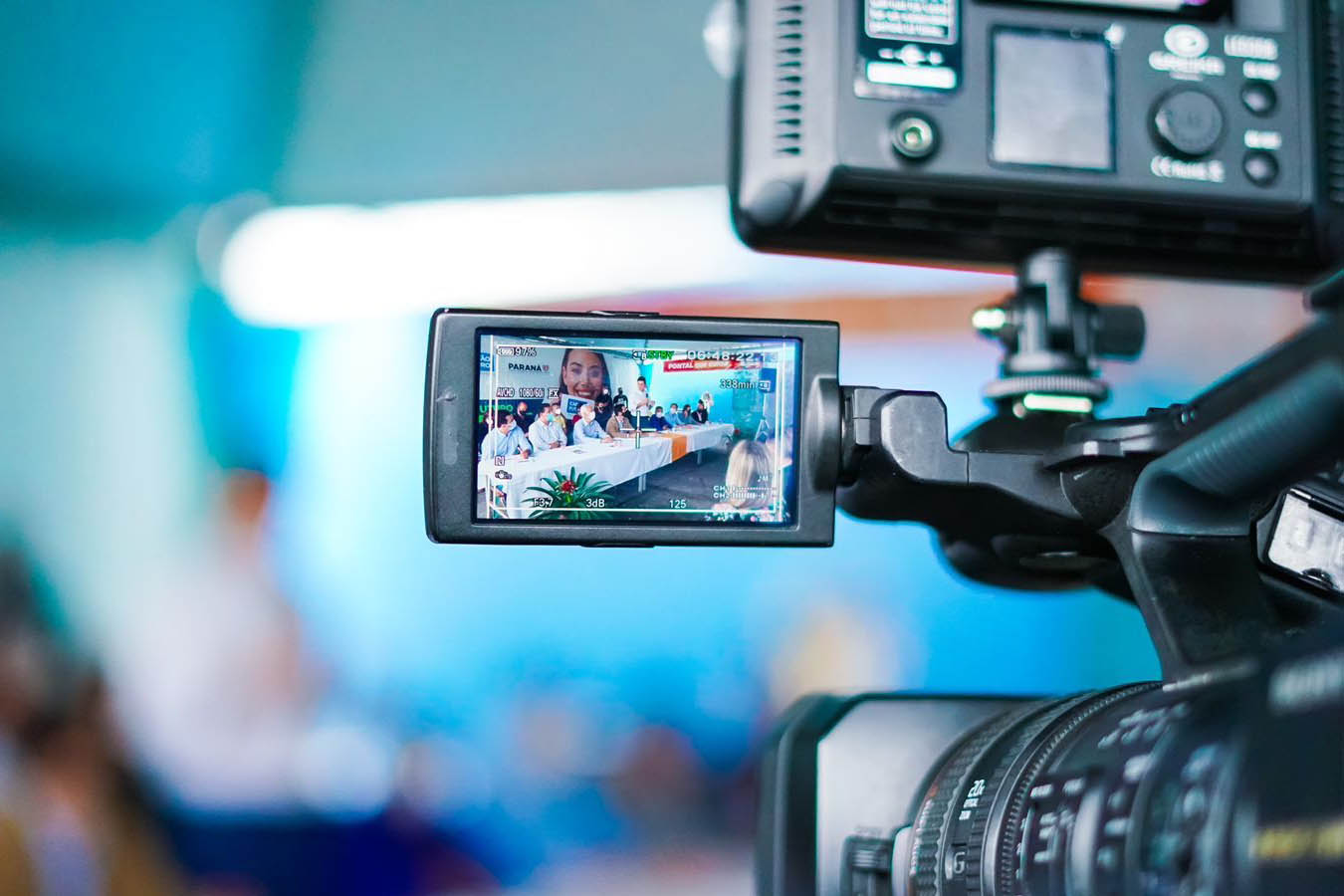 Começa nesta sexta-feira (29) uma grande campanha de mídia para divulgar o Cartão Futuro, programa do Governo do Paraná para incentivar a manutenção e a contratação de jovens aprendizes por empresas paranaenses. - Curitiba, 28/10/2021 - Foto: Guilherme Flores/Casa Civil