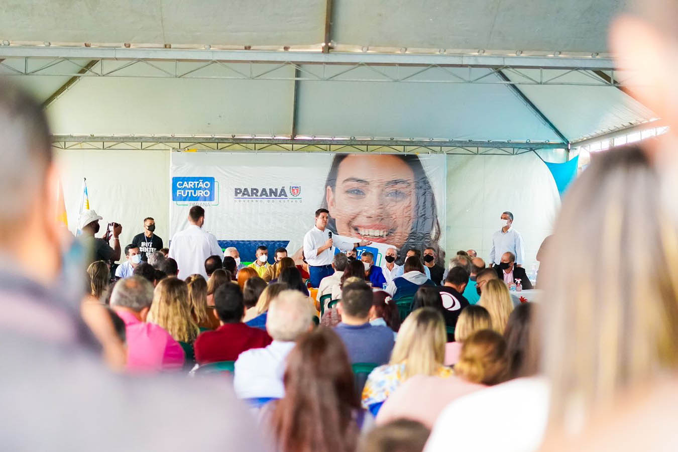 Começa nesta sexta-feira (29) uma grande campanha de mídia para divulgar o Cartão Futuro, programa do Governo do Paraná para incentivar a manutenção e a contratação de jovens aprendizes por empresas paranaenses. - Curitiba, 28/10/2021 - Foto: Guilherme Flores/Casa Civil