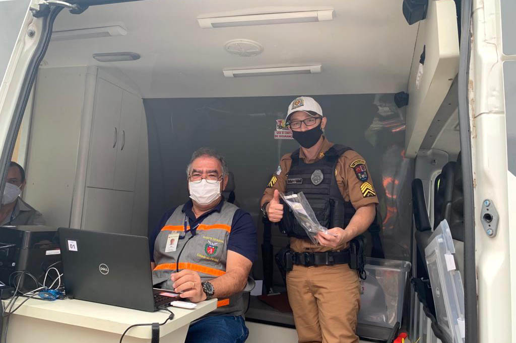 A Receita Estadual do Paraná promoveu nesta quinta-feira (28) a operação volante para fiscalizar o recolhimento do Imposto sobre Propriedade de Veículos Automotores (IPVA) em Ponta Grossa e região. A ação aconteceu na região central da cidade. - Curitiba, 28/10/2021 - Foto: SEFA