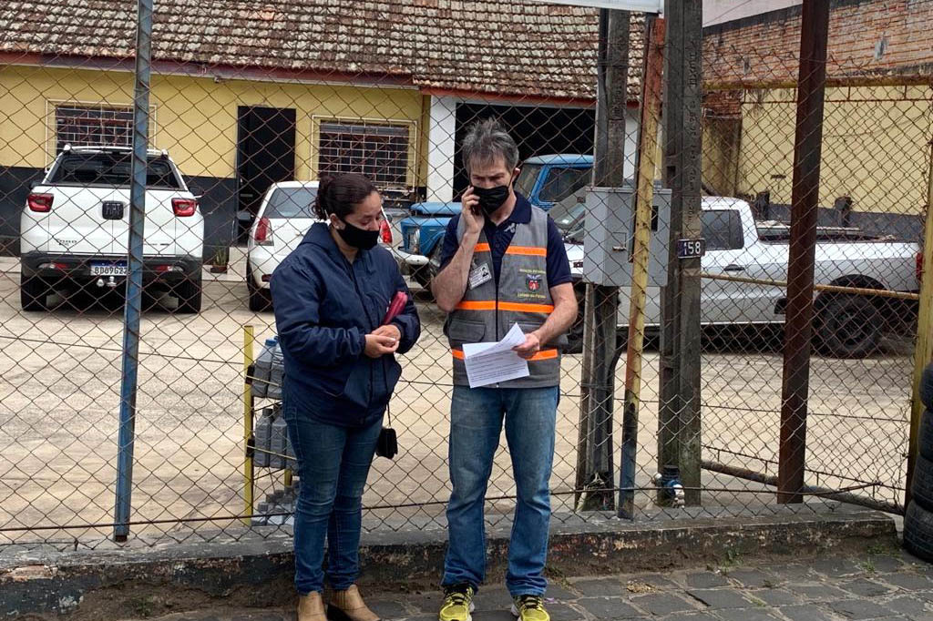 A Receita Estadual do Paraná promoveu nesta quinta-feira (28) a operação volante para fiscalizar o recolhimento do Imposto sobre Propriedade de Veículos Automotores (IPVA) em Ponta Grossa e região. A ação aconteceu na região central da cidade. - Curitiba, 28/10/2021 - Foto: SEFA