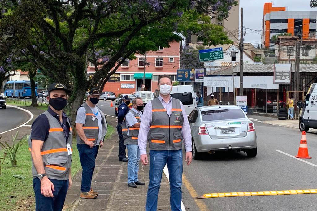 A Receita Estadual do Paraná promoveu nesta quinta-feira (28) a operação volante para fiscalizar o recolhimento do Imposto sobre Propriedade de Veículos Automotores (IPVA) em Ponta Grossa e região. A ação aconteceu na região central da cidade. - Curitiba, 28/10/2021 - Foto: SEFA