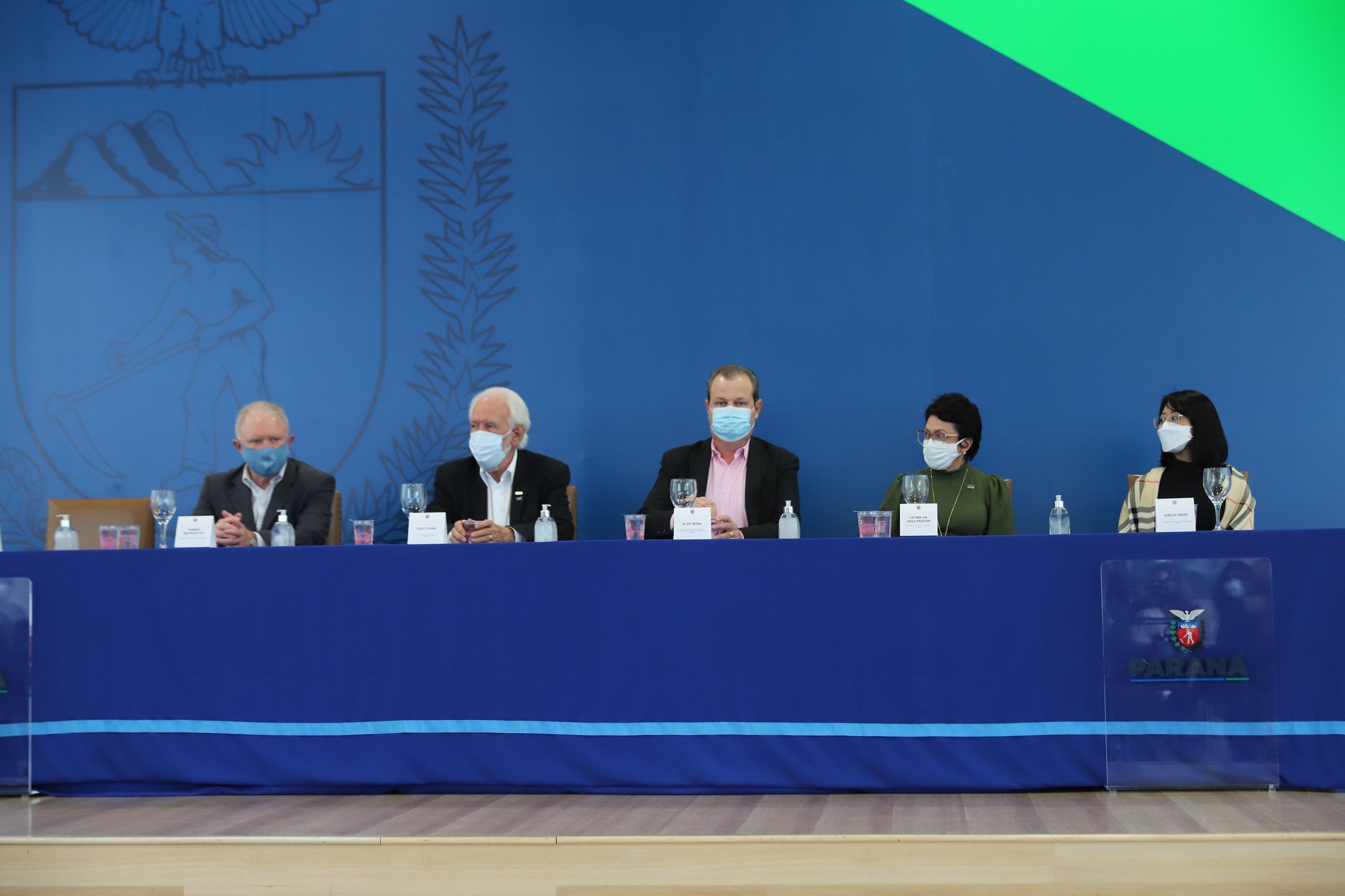 O vice governador Darci Piana e o o superintendente da Ciência, Tecnologia e Ensino Superior, Aldo Bona participam, nesta quinta-feira (28), da entrega do 34 Premio Paranaense de Ciencia e Tecnologia,  no Palacio Iguacu.   Curitiba, 28/10/2021 -  Foto: Geraldo Bubniak/AEN