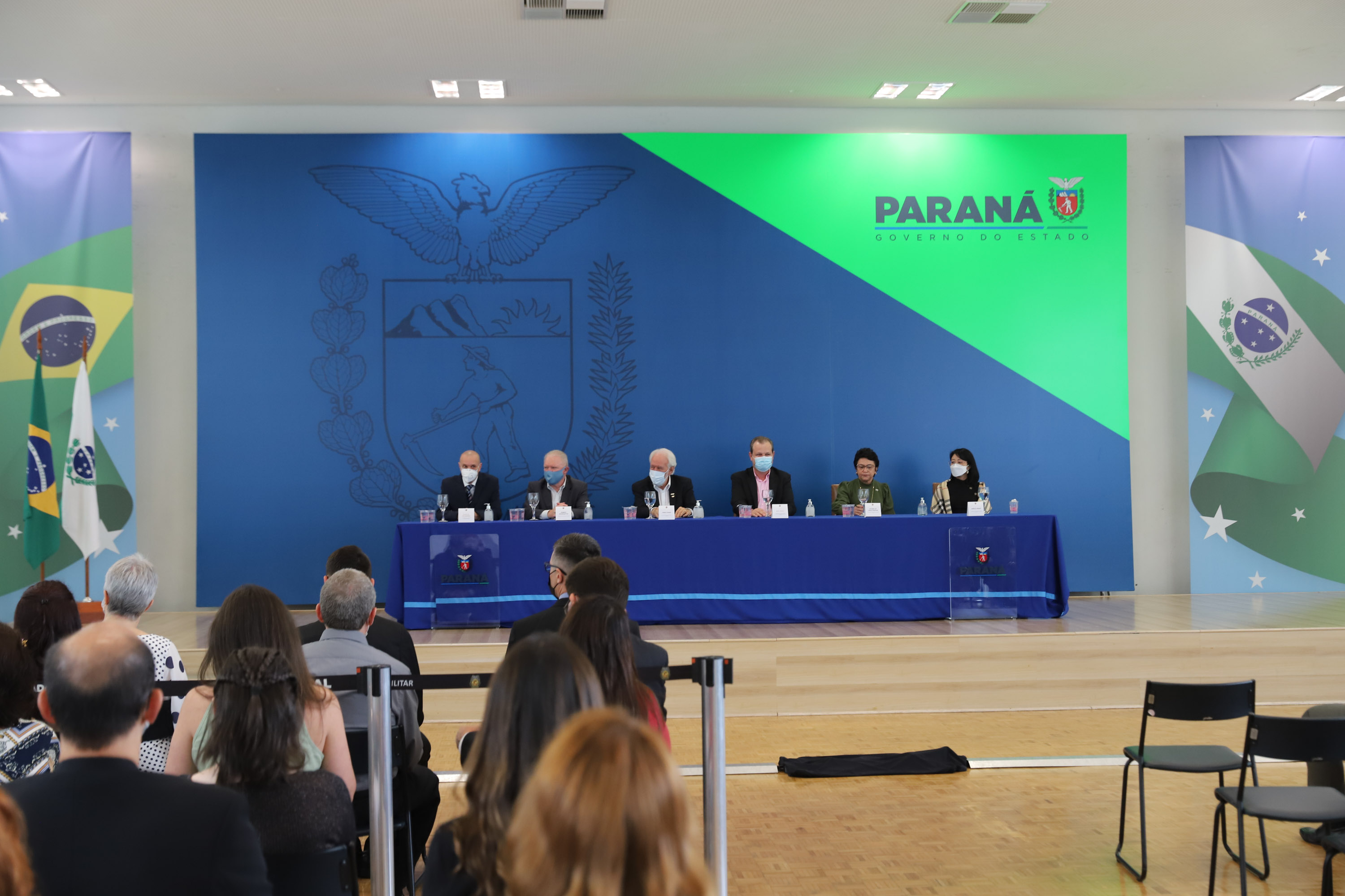 O vice governador Darci Piana e o o superintendente da Ciência, Tecnologia e Ensino Superior, Aldo Bona participam, nesta quinta-feira (28), da entrega do 34 Premio Paranaense de Ciencia e Tecnologia,  no Palacio Iguacu.   Curitiba, 28/10/2021 -  Foto: Geraldo Bubniak/AEN