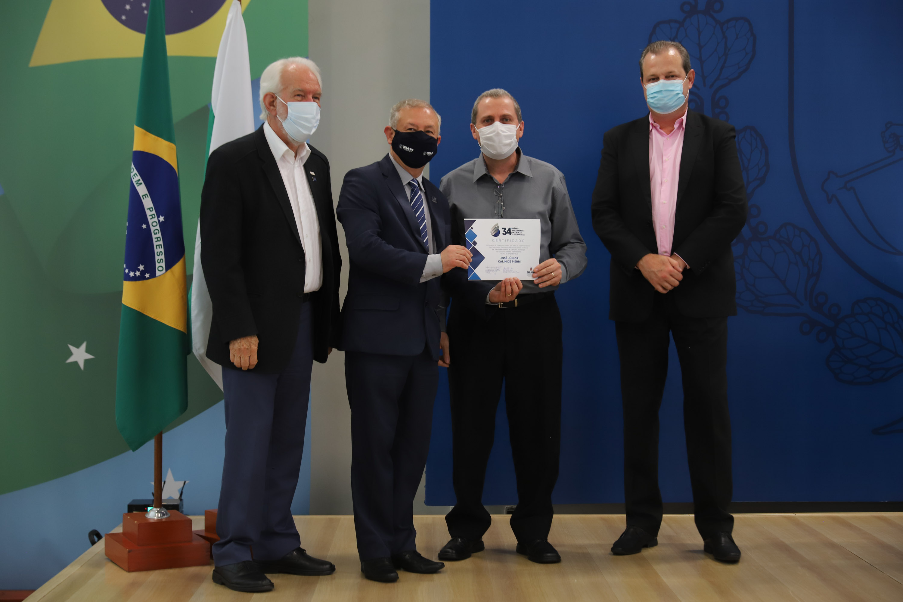 O vice governador Darci Piana e o o superintendente da Ciência, Tecnologia e Ensino Superior, Aldo Bona participam, nesta quinta-feira (28), da entrega do 34 Premio Paranaense de Ciencia e Tecnologia,  no Palacio Iguacu.   Curitiba, 28/10/2021 -  Foto: Geraldo Bubniak/AEN