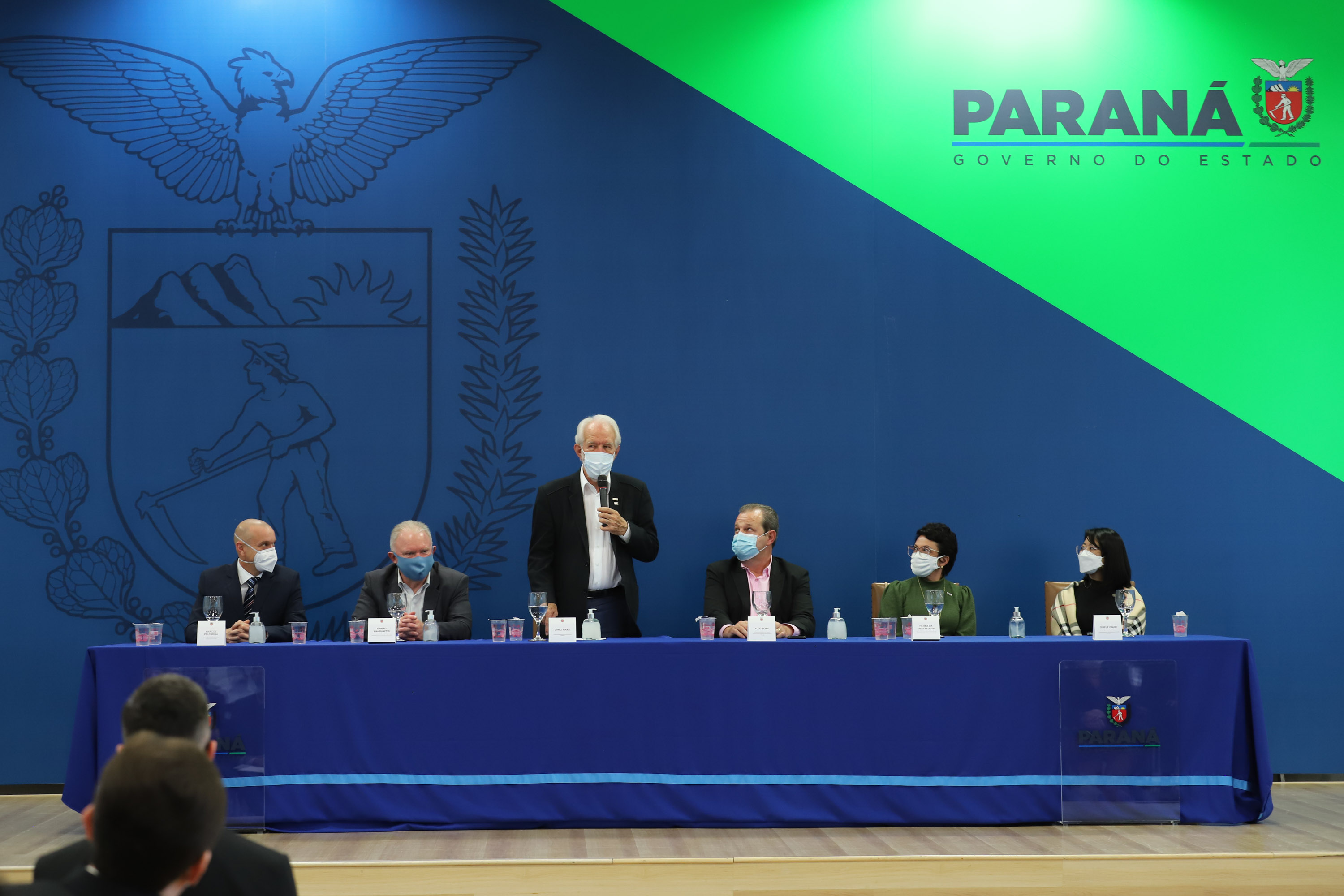 O vice governador Darci Piana e o o superintendente da Ciência, Tecnologia e Ensino Superior, Aldo Bona participam, nesta quinta-feira (28), da entrega do 34 Premio Paranaense de Ciencia e Tecnologia,  no Palacio Iguacu.   Curitiba, 28/10/2021 -  Foto: Geraldo Bubniak/AEN