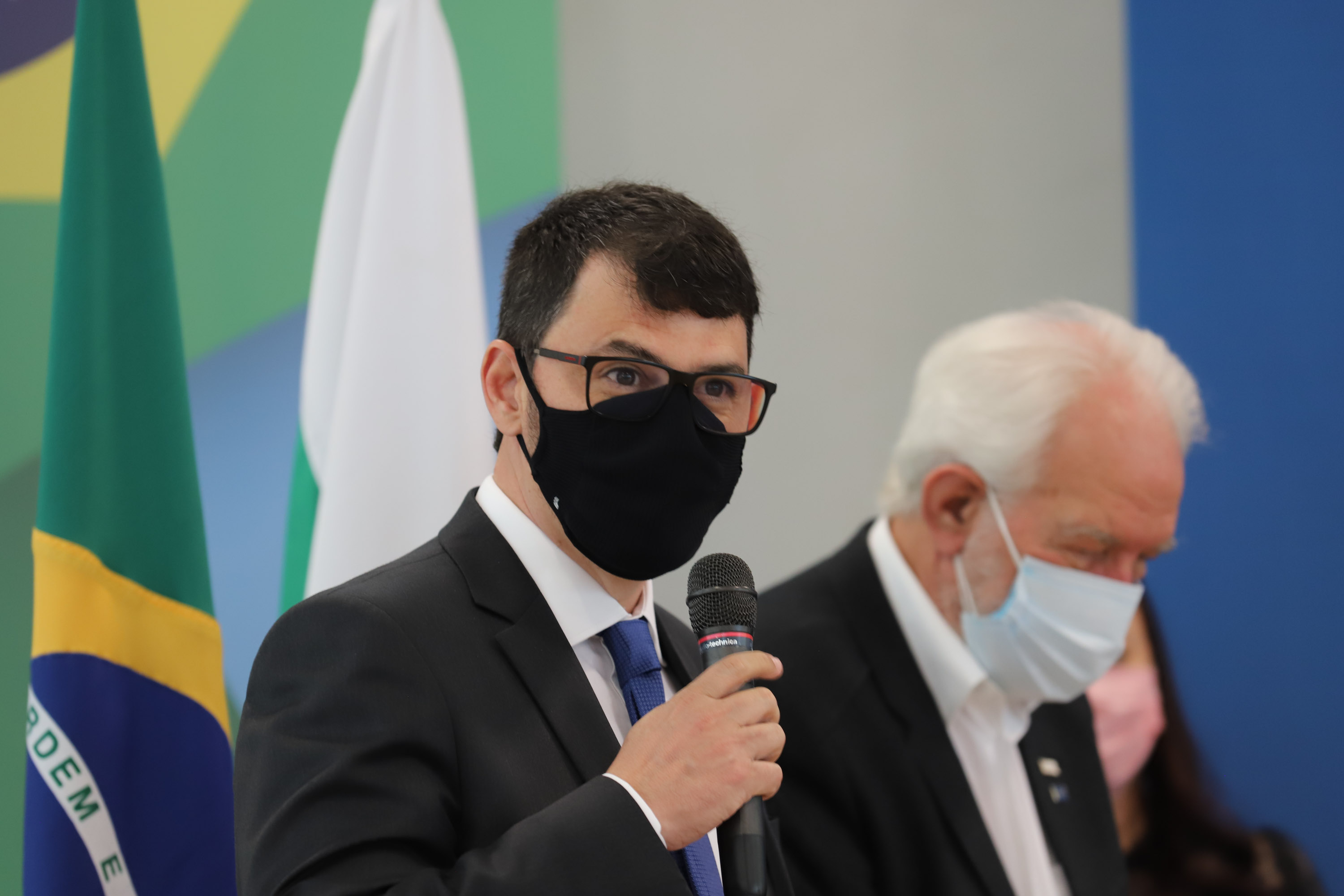 O vice governador Darci Piana e o o superintendente da Ciência, Tecnologia e Ensino Superior, Aldo Bona participam, nesta quinta-feira (28), da entrega do 34 Premio Paranaense de Ciencia e Tecnologia,  no Palacio Iguacu.   Curitiba, 28/10/2021 -  Foto: Geraldo Bubniak/AEN