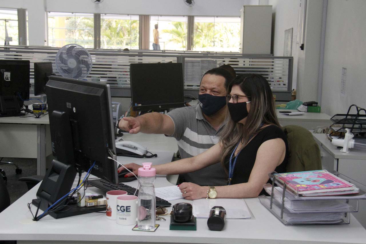 A Controladoria-Geral do Estado (CGE) completa oito anos de sua criação, neste sábado (30),
com estrutura consolidada para o combate à corrupção e para o assessoramento a uma gestão
ética e íntegra. O órgão começou com quase 40 pessoas e, a partir desta gestão passou a ser
fortalecido. Atualmente conta com 98 servidores, concursados ou comissionados, que passam
por capacitação constante para desempenharem suas funções. Foto: Gabrielly Pontes/CGE