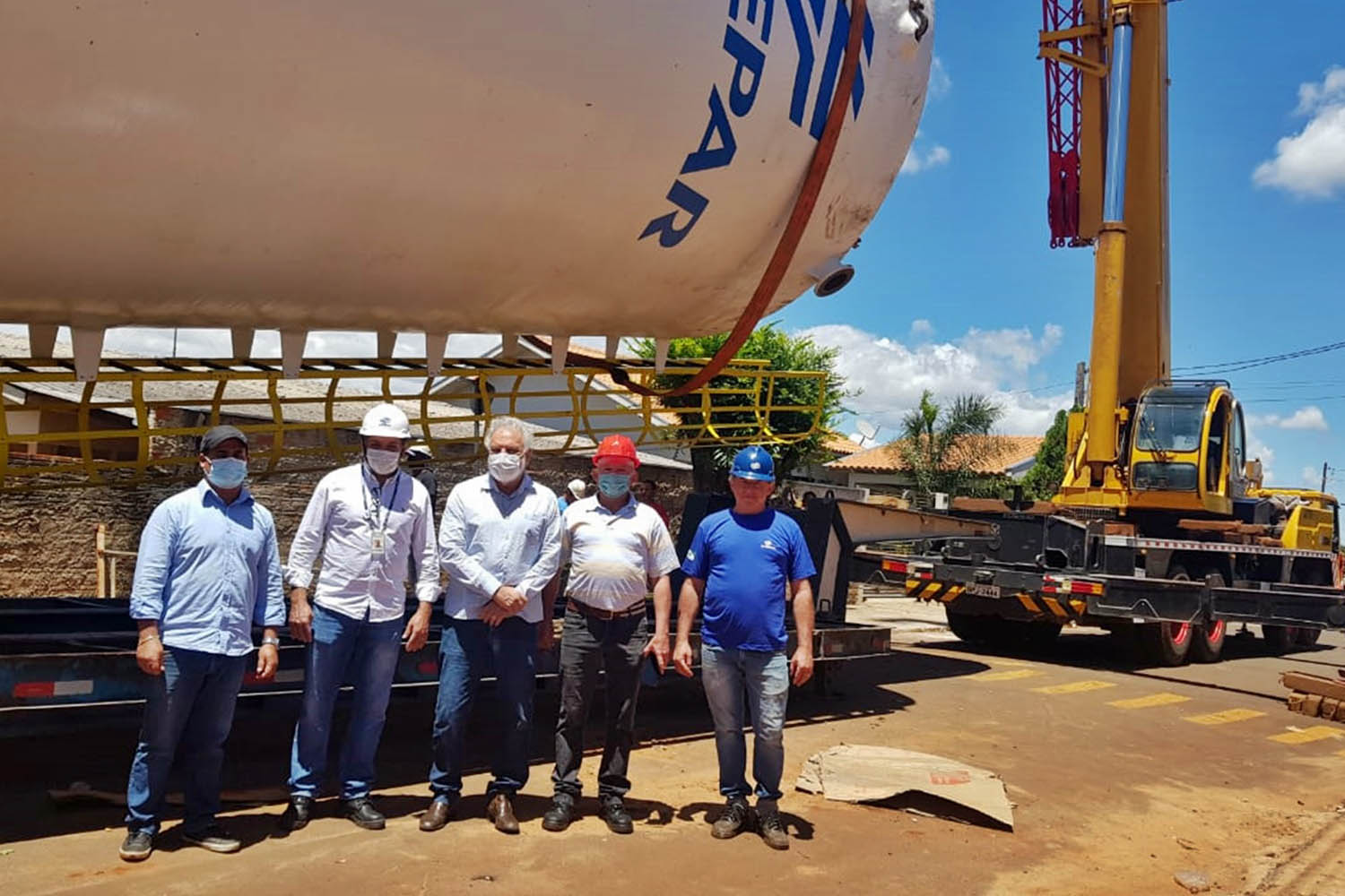 A Companhia de Saneamento do Paraná (Sanepar) está ampliando o sistema de abastecimento de Califórnia, no Vale do Ivaí. Na foto, Prefeito Paulinho acompanha todas as fases da obra e comemora nova estrutura. -  Curitiba, 29/10/2021 - Foto: Sanepar