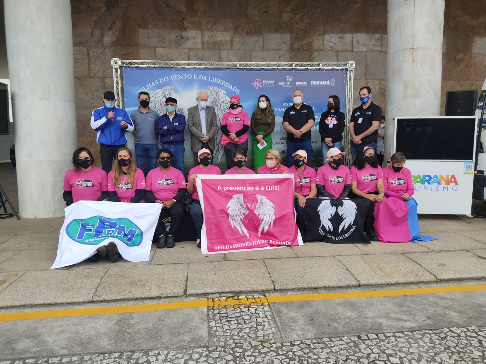 Expedição Filhas do Paraná volta a Curitiba após 2.800 km divulgando o Outubro Rosa

. Foto: Alessandro Vieira/SEDEST