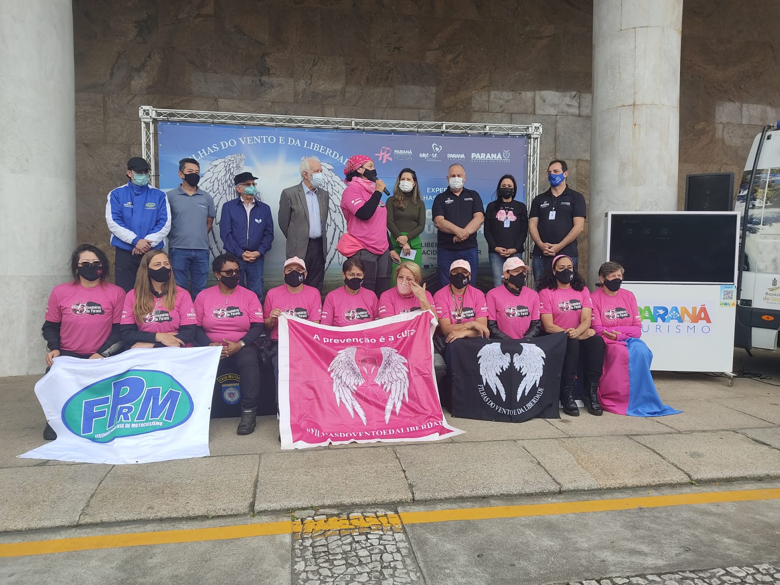 Expedição Filhas do Paraná volta a Curitiba após 2.800 km divulgando o Outubro Rosa

. Foto: Alessandro Vieira/SEDEST