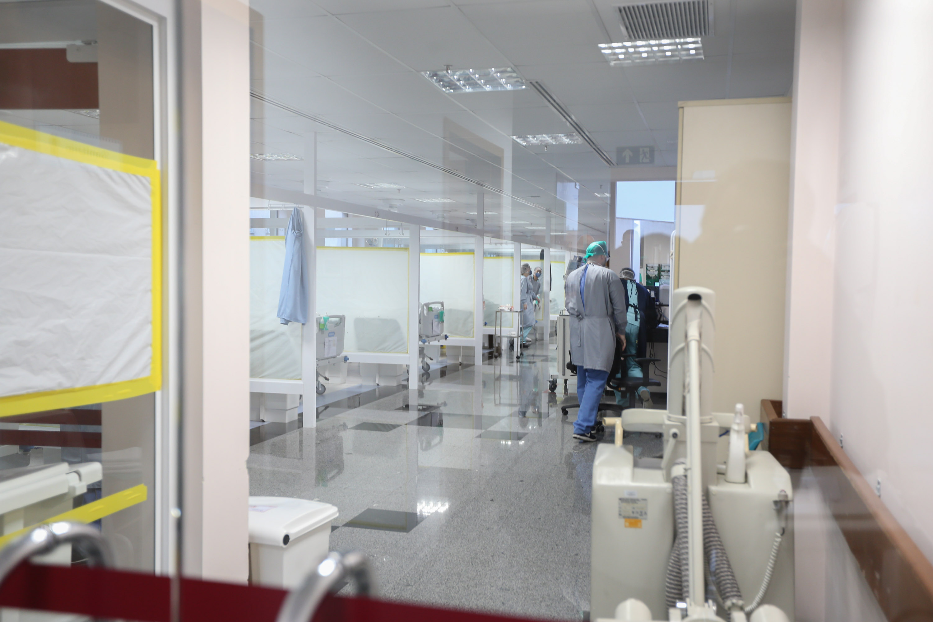 Um levantamento da Secretaria de Estado da Saúde (Sesa) realizado nesta segunda-feira (01) mostra que em outubro o Paraná registrou o menor número de óbitos em decorrência da Covid-19 desde julho de 2020, retomando aos patamares do começo da pandemia. Além disso, a positividade dos casos teve redução de 61,5% no mês, comparado a setembro. -  Curitiba, 01/11/2021 - Foto: Geraldo Bubniak/AEN