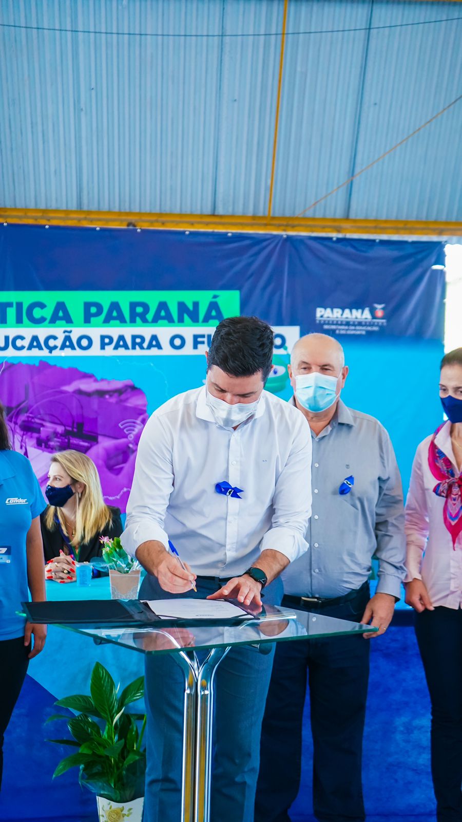 O Governo do Paraná entregou nesta quinta-feira (4) kits de robótica para mais 23 instituições de ensino, de nove municípios. A entrega foi feita pelo chefe da Casa Civil do Governo do Paraná, Guto Silva, pelo secretário da Justiça, Família e Trabalho, Ney Leprevost, e pelo diretor geral da Secretaria da Educação e do Esporte, Vinicius Neiva. Foto: Guilherme Flores/Casa Civil