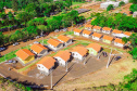 Dezesseis famílias de Guaraniaçu, na região Oeste do Paraná, receberam nesta sexta-feira (12) as chaves de suas novas moradias. Elas foram beneficiadas por um projeto de parceria do Governo do Estado com a Itaipu Binacional e a administração municipal, que recebeu pouco mais de R$ 1 milhão de investimento. - Guaraniaçu, 12/11/2021 -  Foto: Rafael Kikuti / Cohapar