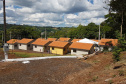 Dezesseis famílias de Guaraniaçu, na região Oeste do Paraná, receberam nesta sexta-feira (12) as chaves de suas novas moradias. Elas foram beneficiadas por um projeto de parceria do Governo do Estado com a Itaipu Binacional e a administração municipal, que recebeu pouco mais de R$ 1 milhão de investimento. - Guaraniaçu, 12/11/2021 -  Foto: Rafael Kikuti / Cohapar