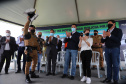 O governador Carlos Massa Ratinho Junior e o Secretário da Segurança Pública, Romulo Marinho Soares, entregam nesta sexta-feira (19), à Polícia Militar do Paraná 155 novas motocicletas, modelo BMW, que incluem capacetes, EPIs e rádios comunicadores, no Parque Estadual Vila Velha, em Ponta Grossa.19/11/2021 - Foto: Jonathan Campos