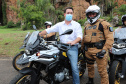 O governador Carlos Massa Ratinho Junior e o Secretário da Segurança Pública, Romulo Marinho Soares, entregam nesta sexta-feira (19), à Polícia Militar do Paraná 155 novas motocicletas, modelo BMW, que incluem capacetes, EPIs e rádios comunicadores, no Parque Estadual Vila Velha, em Ponta Grossa.19/11/2021 - Foto: Jonathan Campos