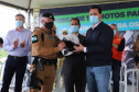 O governador Carlos Massa Ratinho Junior e o Secretário da Segurança Pública, Romulo Marinho Soares, entregam nesta sexta-feira (19), à Polícia Militar do Paraná 155 novas motocicletas, modelo BMW, que incluem capacetes, EPIs e rádios comunicadores, no Parque Estadual Vila Velha, em Ponta Grossa.19/11/2021 - Foto: Jonathan Campos